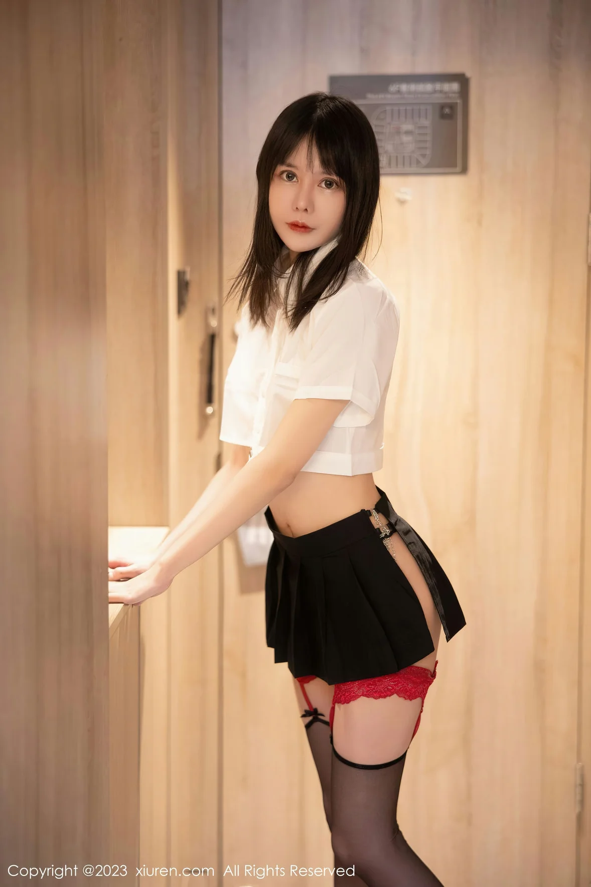  XiuRen 秀人 No.6862 甜佳佳 诱人短裙性感写真 [81P]第3张