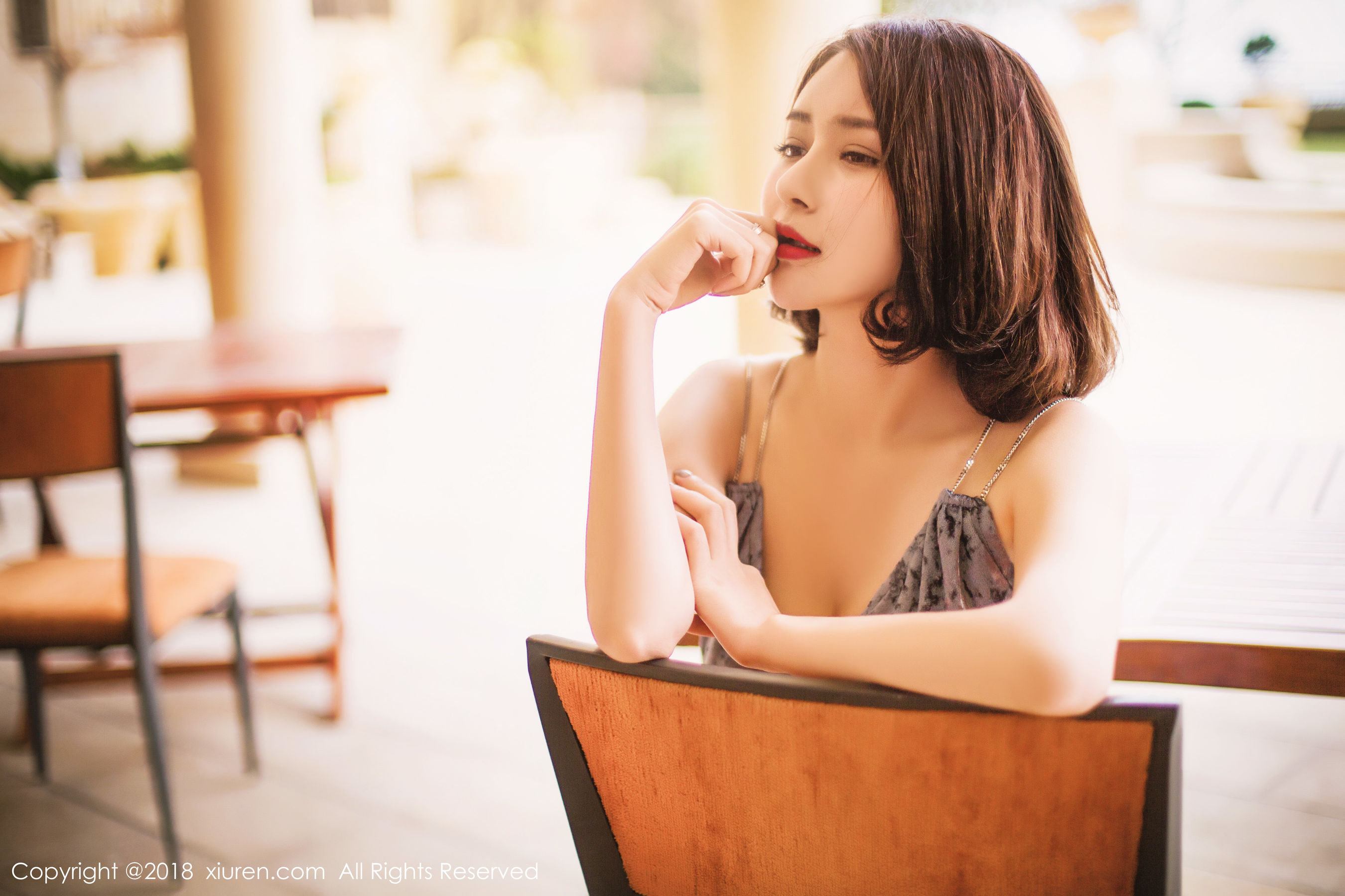 女神@廿十《长裙街拍+内衣+浴袍》 秀人 No.935第12张