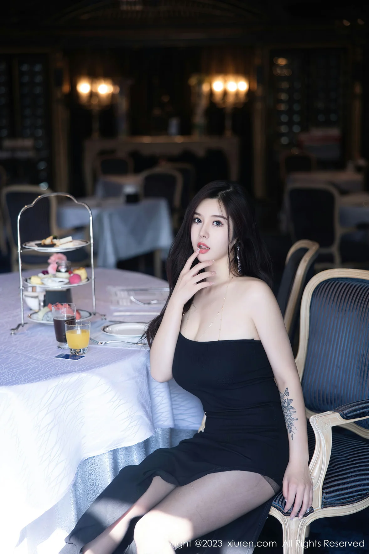  XiuRen 秀人 No.6973 周思乔Betty巨乳黑色露肩短裙性感私房 [81P]第2张