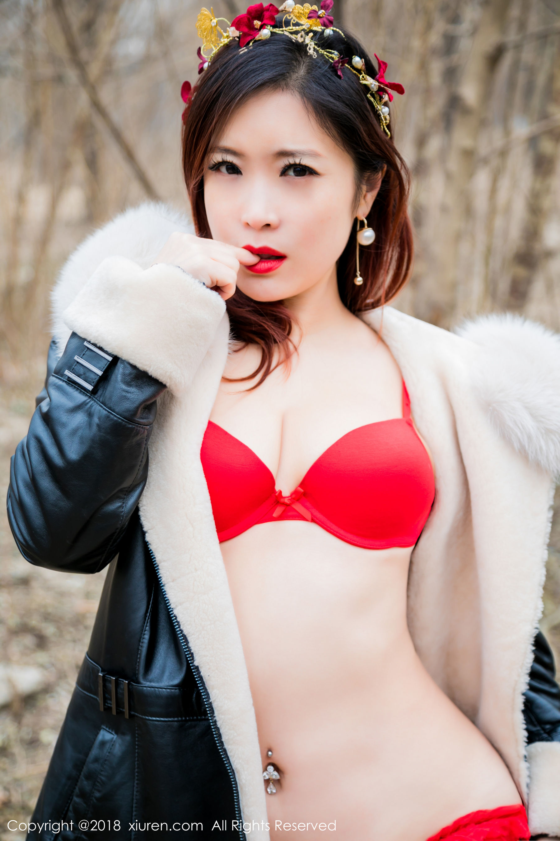 西希白兔《室外性感写真》 XiuRen 秀人网 No.953第19张