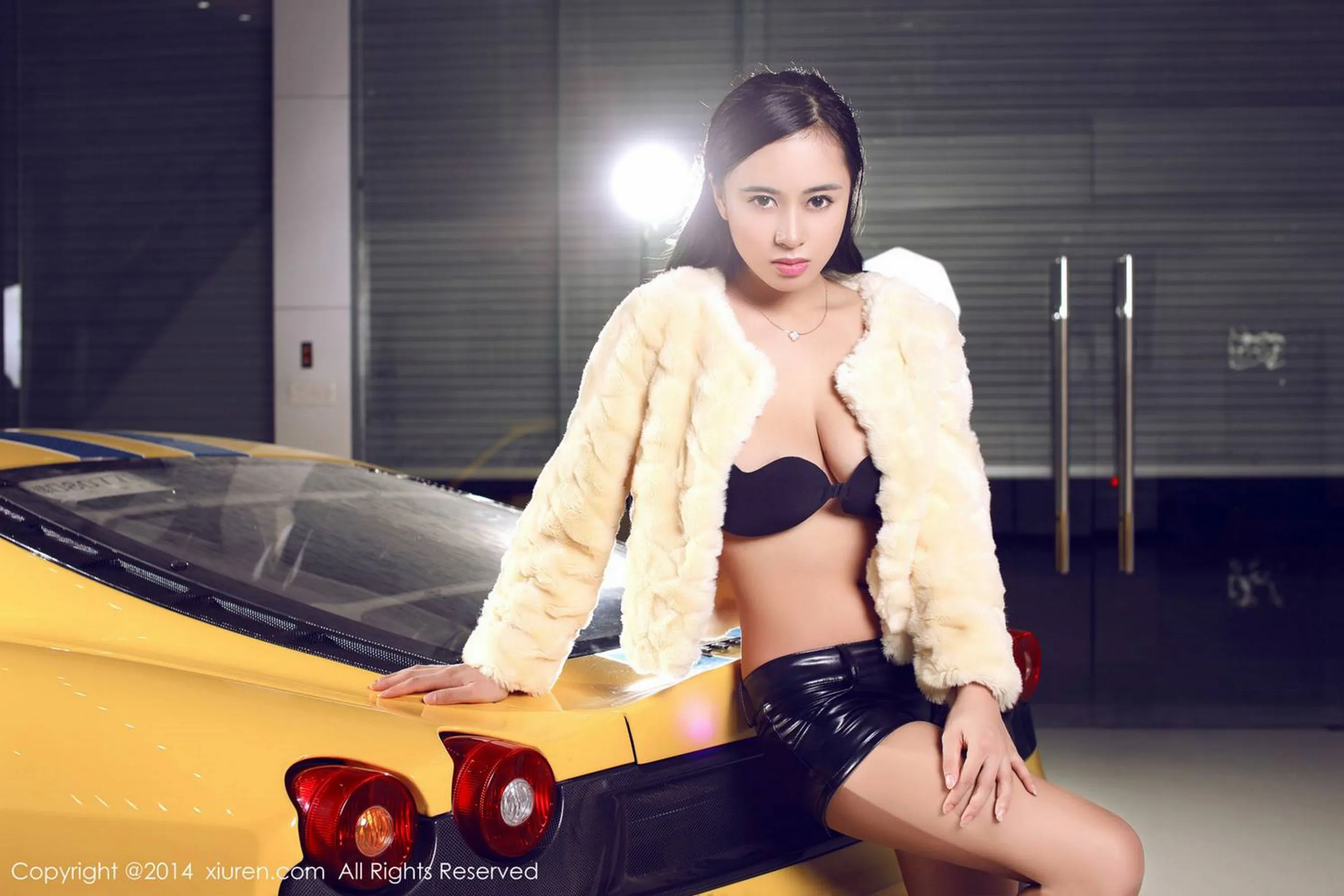  黄可christine《私房内衣+香车系列》 秀人网 No.252第13张