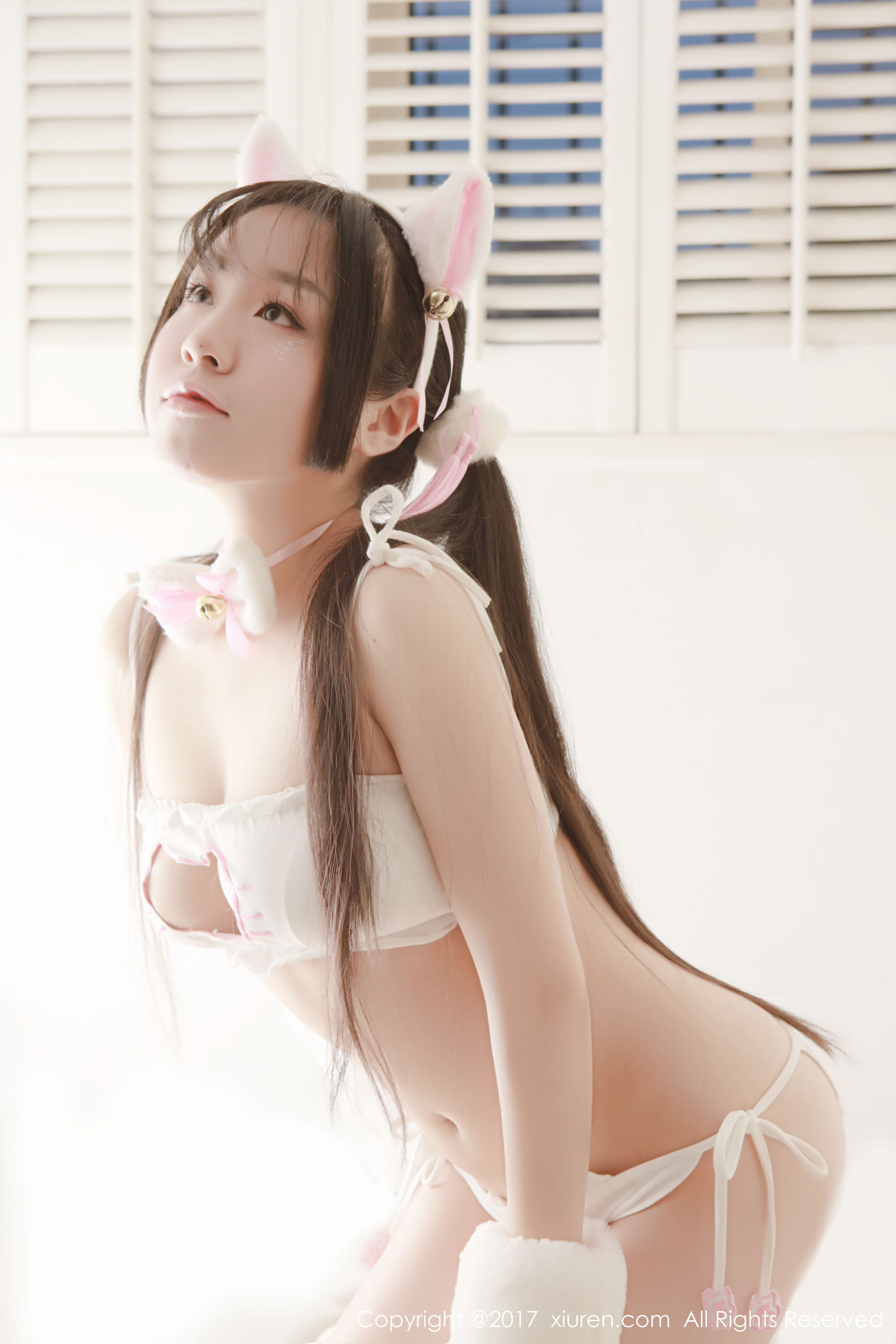  吃白菜的vi菜菜《长着猫耳朵及尾巴的清纯可爱少女》 秀人网XIUREN No.753第9张