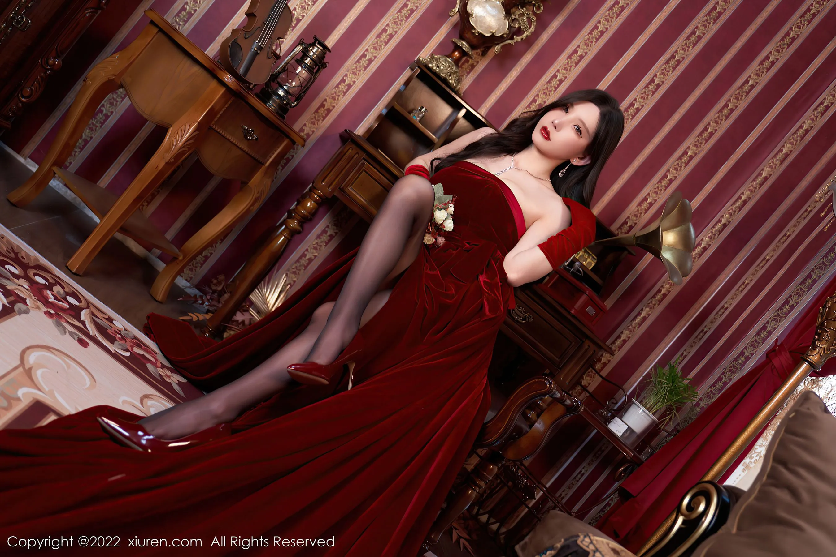  秀人网 No.4909 周于希Sally 长裙黑丝冷艳旅拍第21张