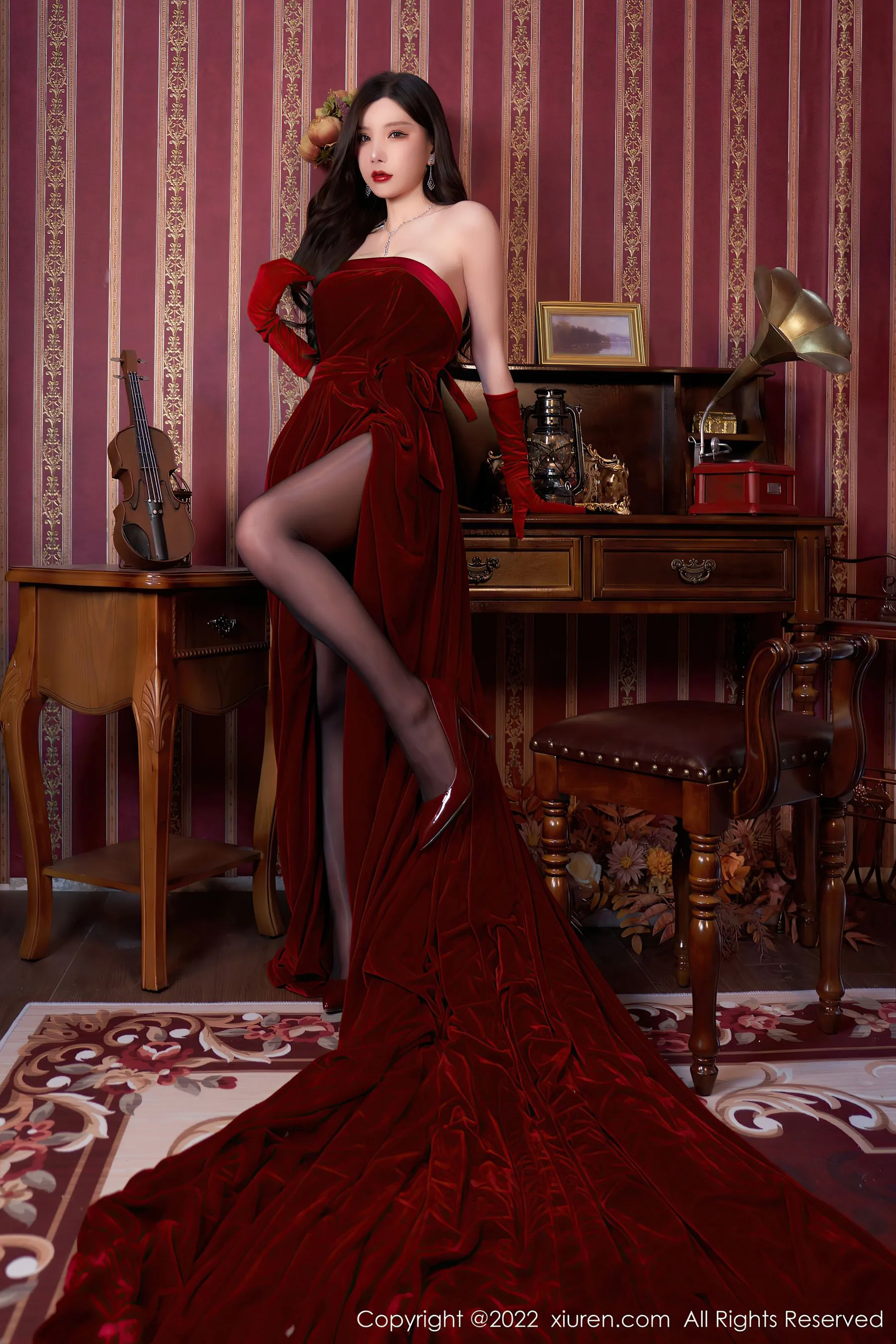  秀人网 No.4909 周于希Sally 长裙黑丝冷艳旅拍第18张