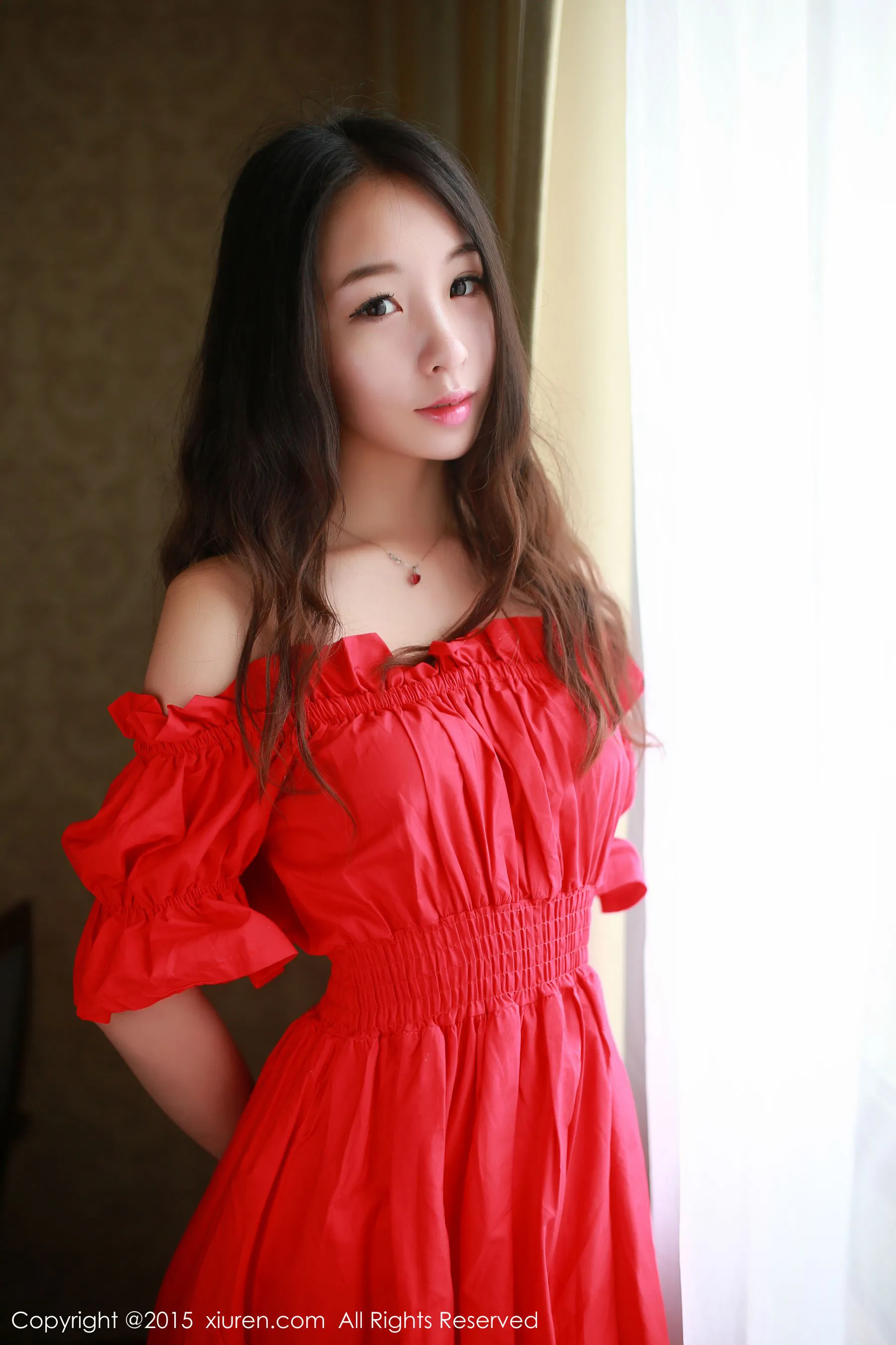  梓萱Crystal《连衣裙+热裤+网袜制服》 秀人网 No.347第2张