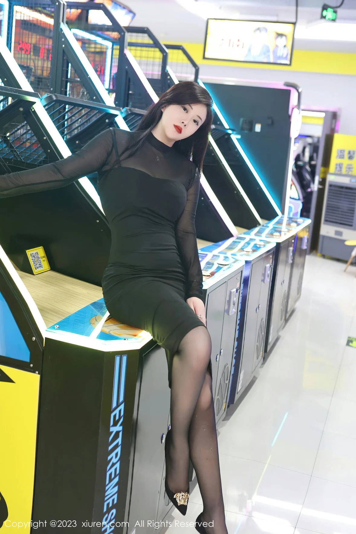  XiuRen 秀人 No.7230 王婉悠Queen 电玩城黑色薄纱性感写真 [72P]第3张