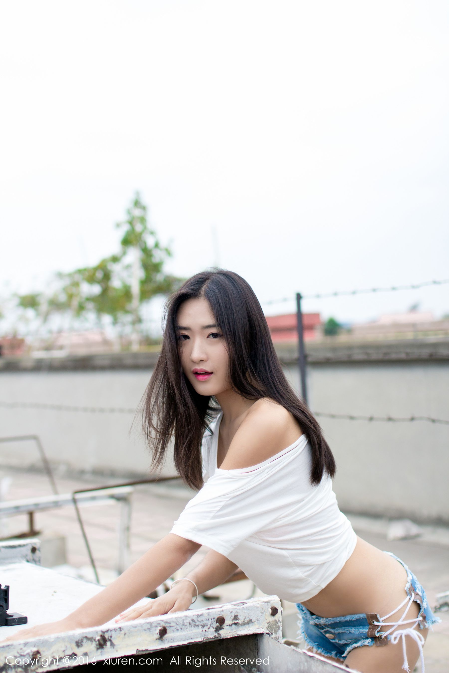  周琰琳LIN《红颜朱唇，宛若青莲出水》 秀人网 No.624第2张