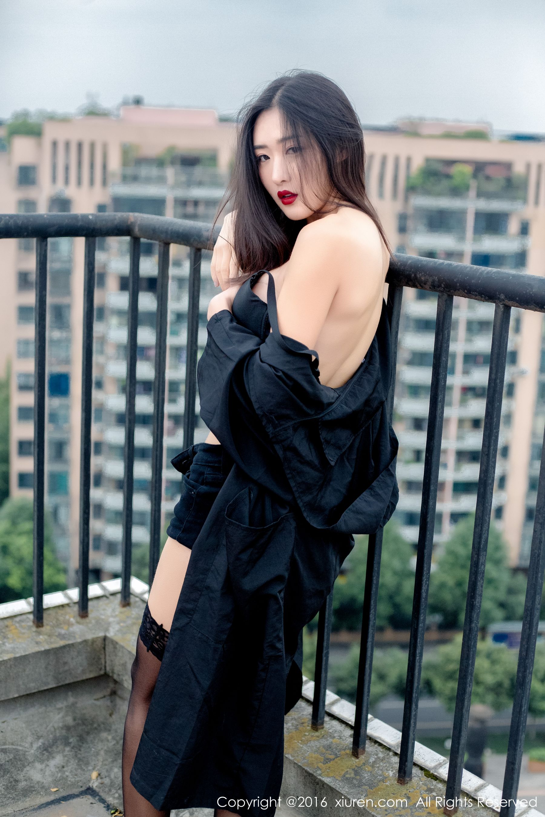 周琰琳LIN《红颜朱唇,宛若青莲出水》 秀人网 No.624第7张