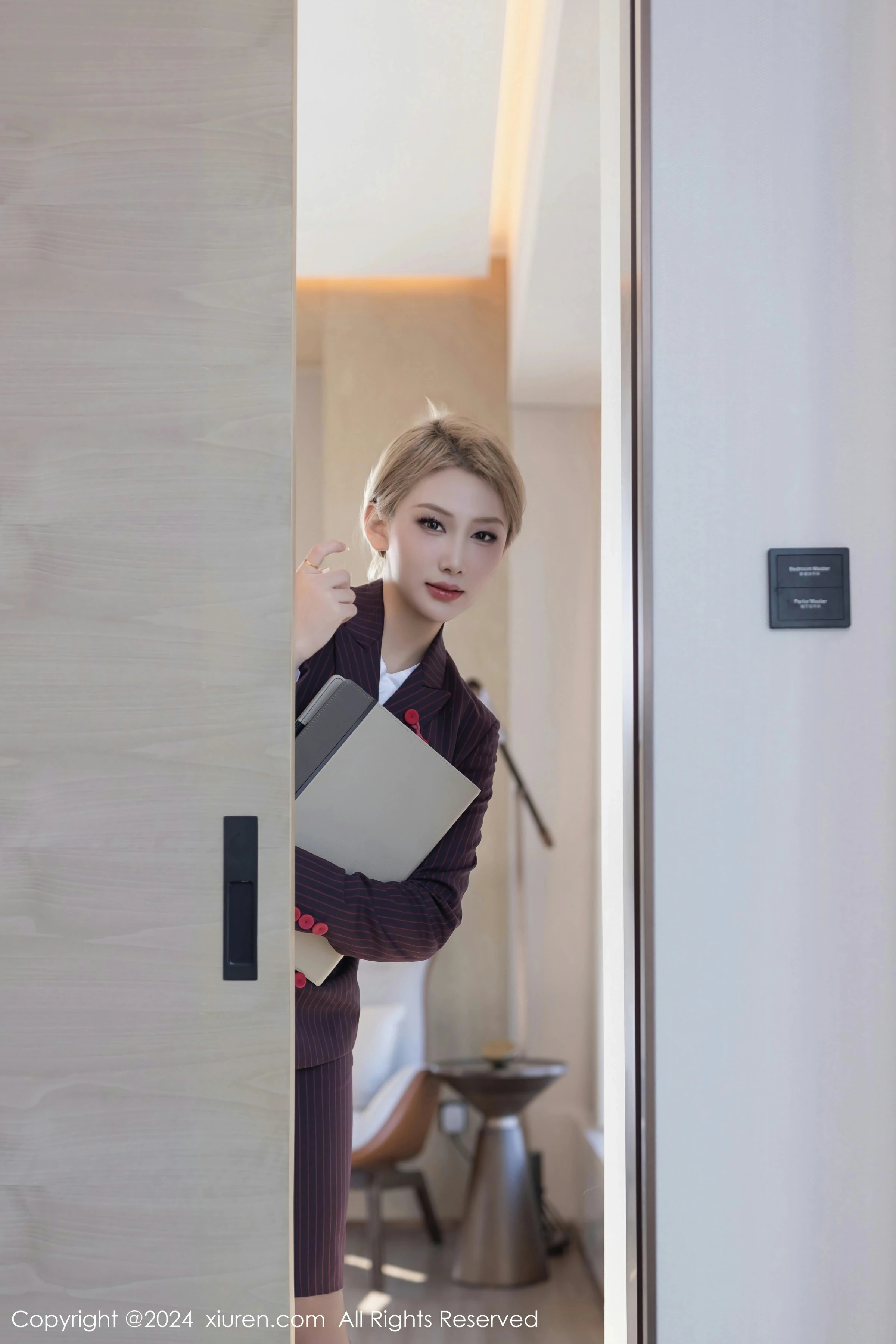  XiuRen 秀人 No.8042 沈青黛 [78P]第1张