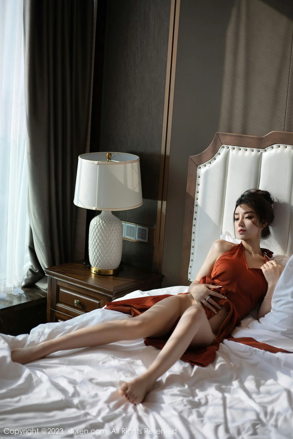  XiuRen 秀人 No.6861 苏曼兮 红色连夜短裙首套写真 [75P]第4张