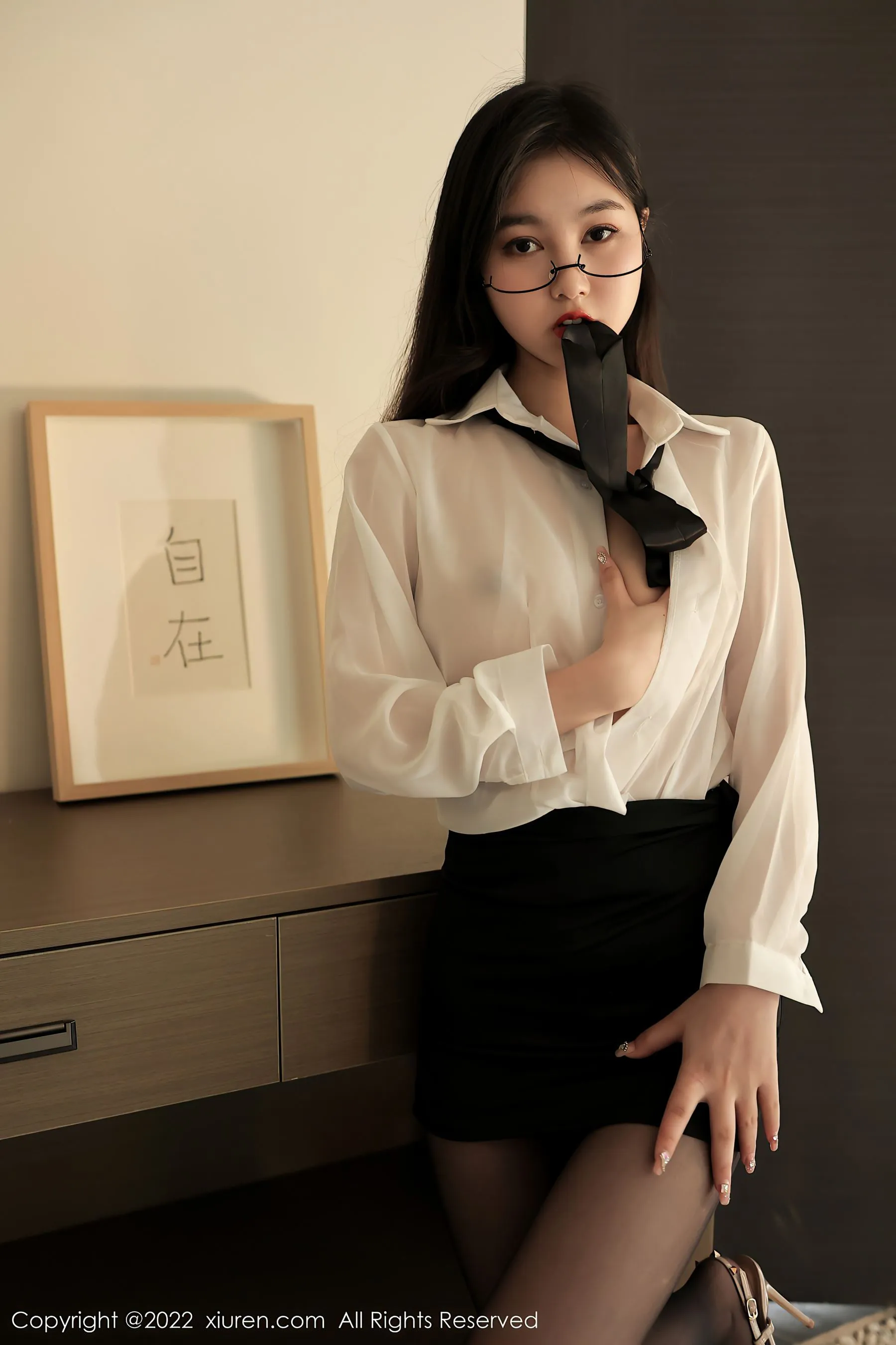  秀人网 No.5117 谢晚晚 黑丝美腿第25张