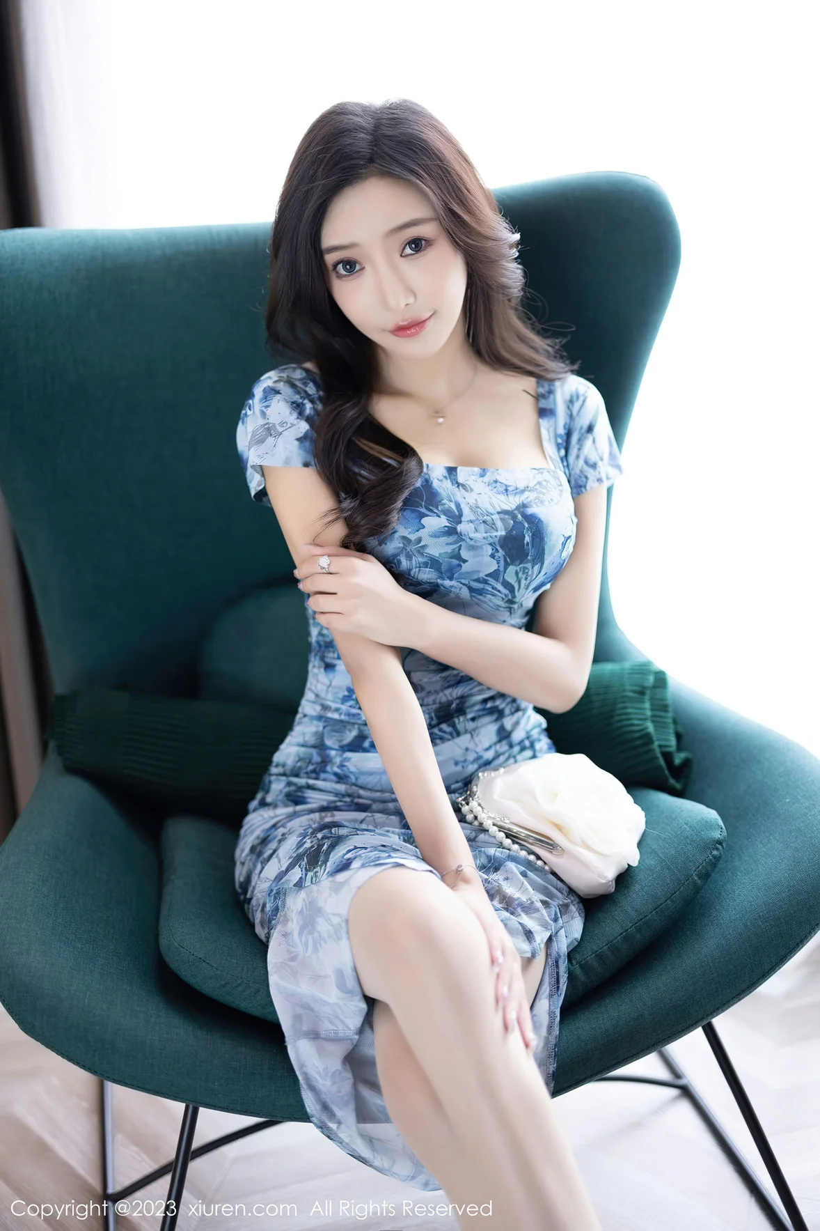  XiuRen 秀人 No.6812 王馨瑶yanni 花色连衣裙性感写真 [86P]第6张