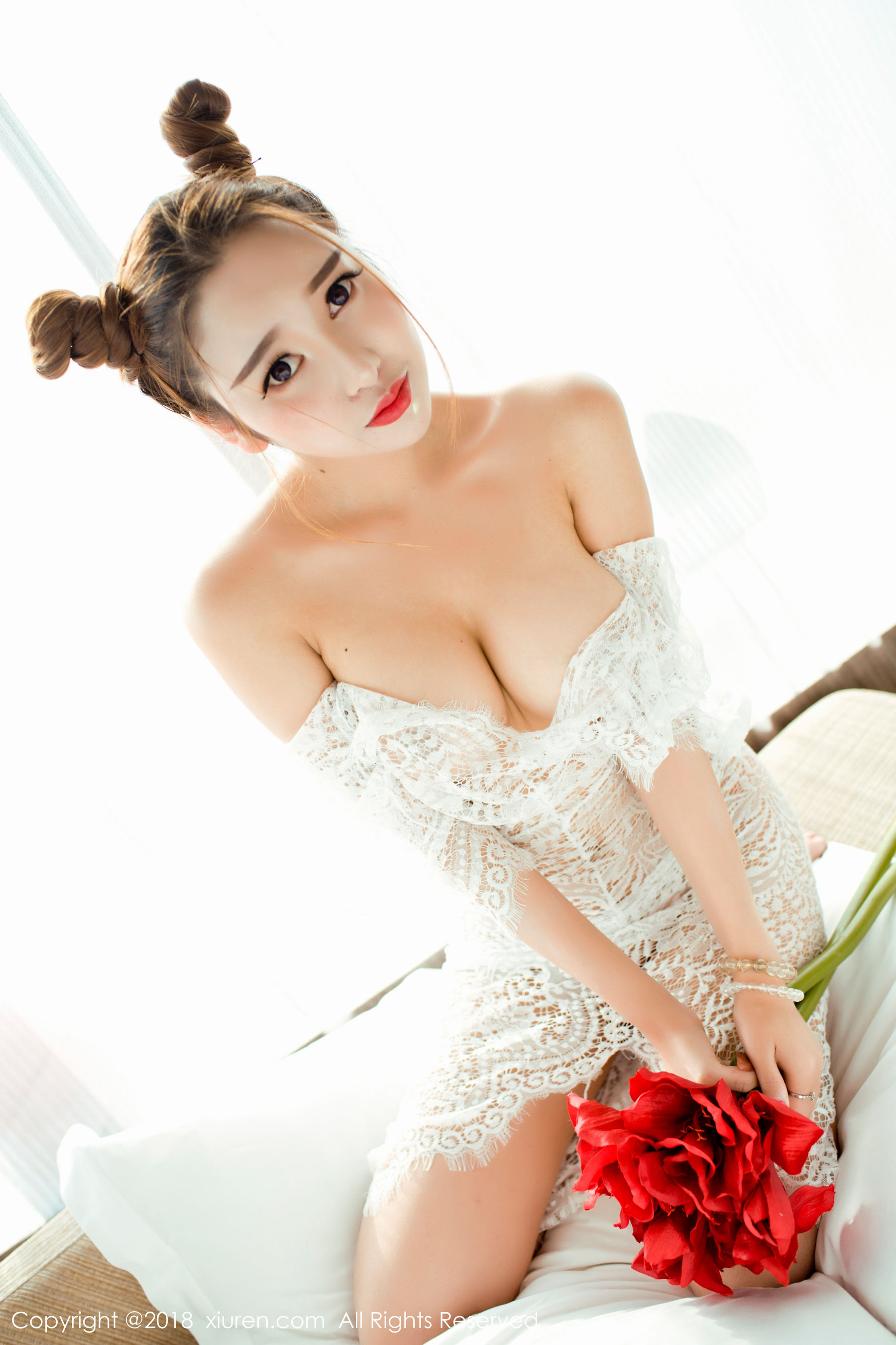 李梓熙《性感E罩杯巨乳美女》 秀人网XIUREN No.985第3张