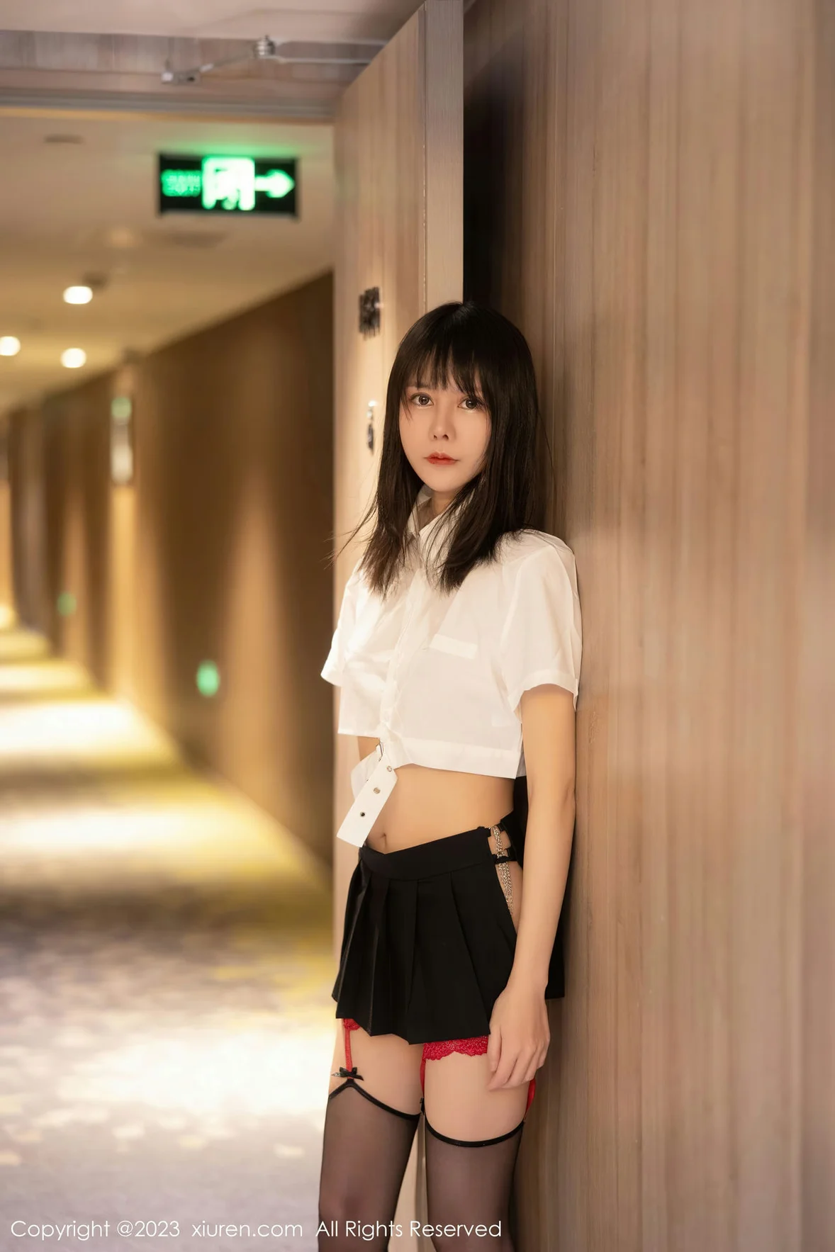  XiuRen 秀人 No.6862 甜佳佳 诱人短裙性感写真 [81P]第1张