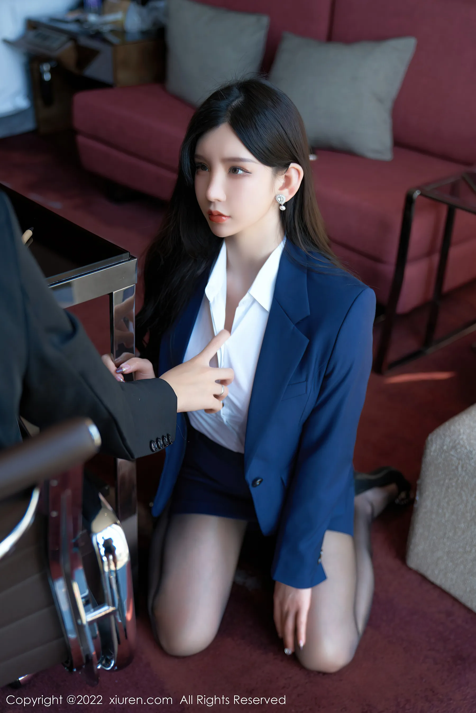  秀人网 No.4708 周于希Sally OL美女黑丝美腿写真第18张