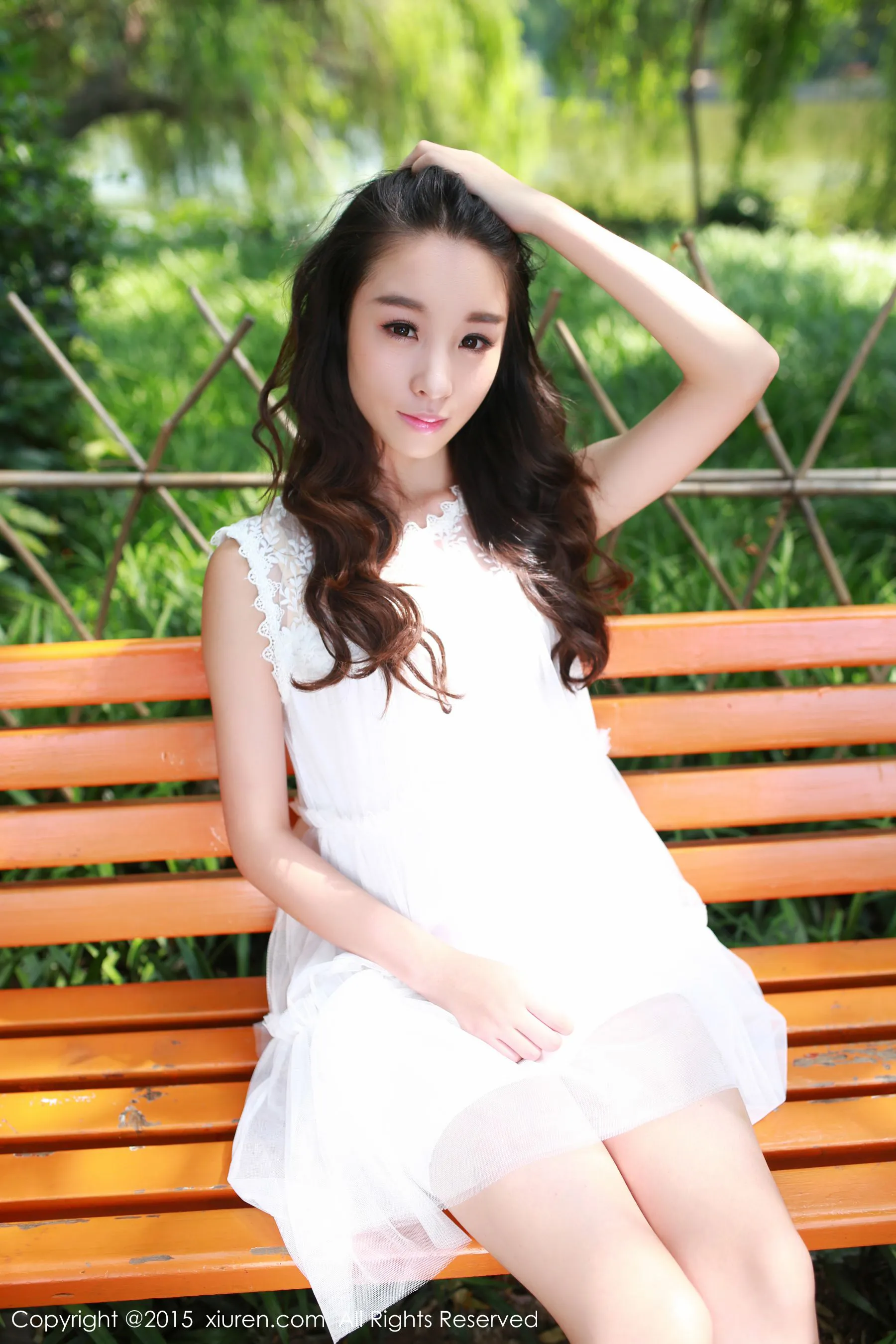  梓萱Crystal《小清新外拍~ 野外露出》 秀人网 No.371第3张