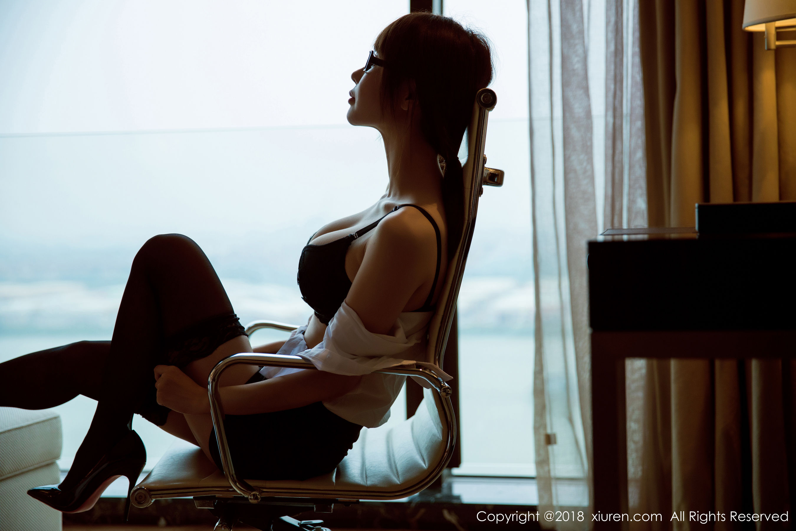 模特楚恬Olivia《黑丝OL与猫耳装扮》 XiuRen 秀人网 No.1037第14张