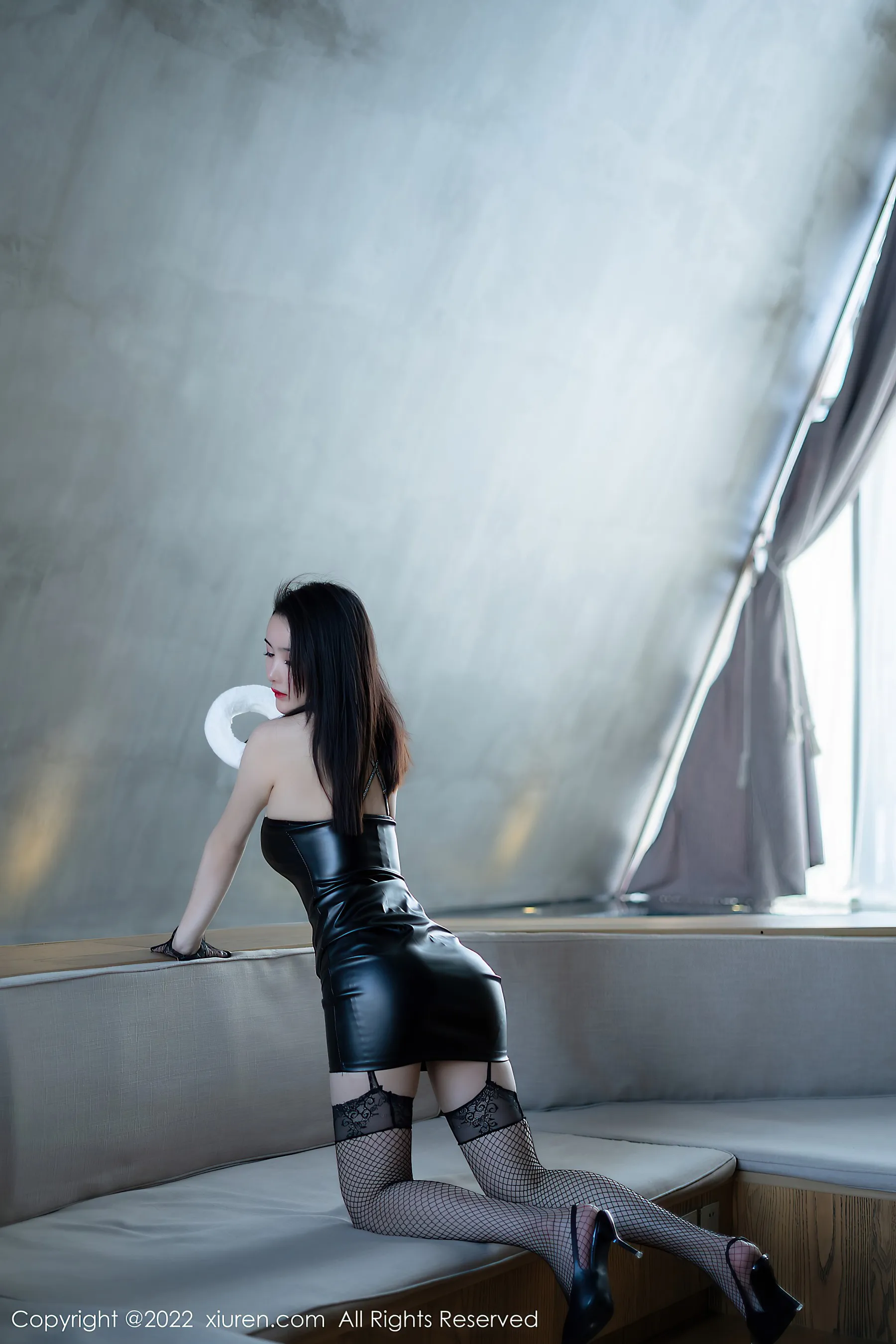  秀人网 No.4779 summer宝宝 黑丝美腿皮衣模特写真第15张