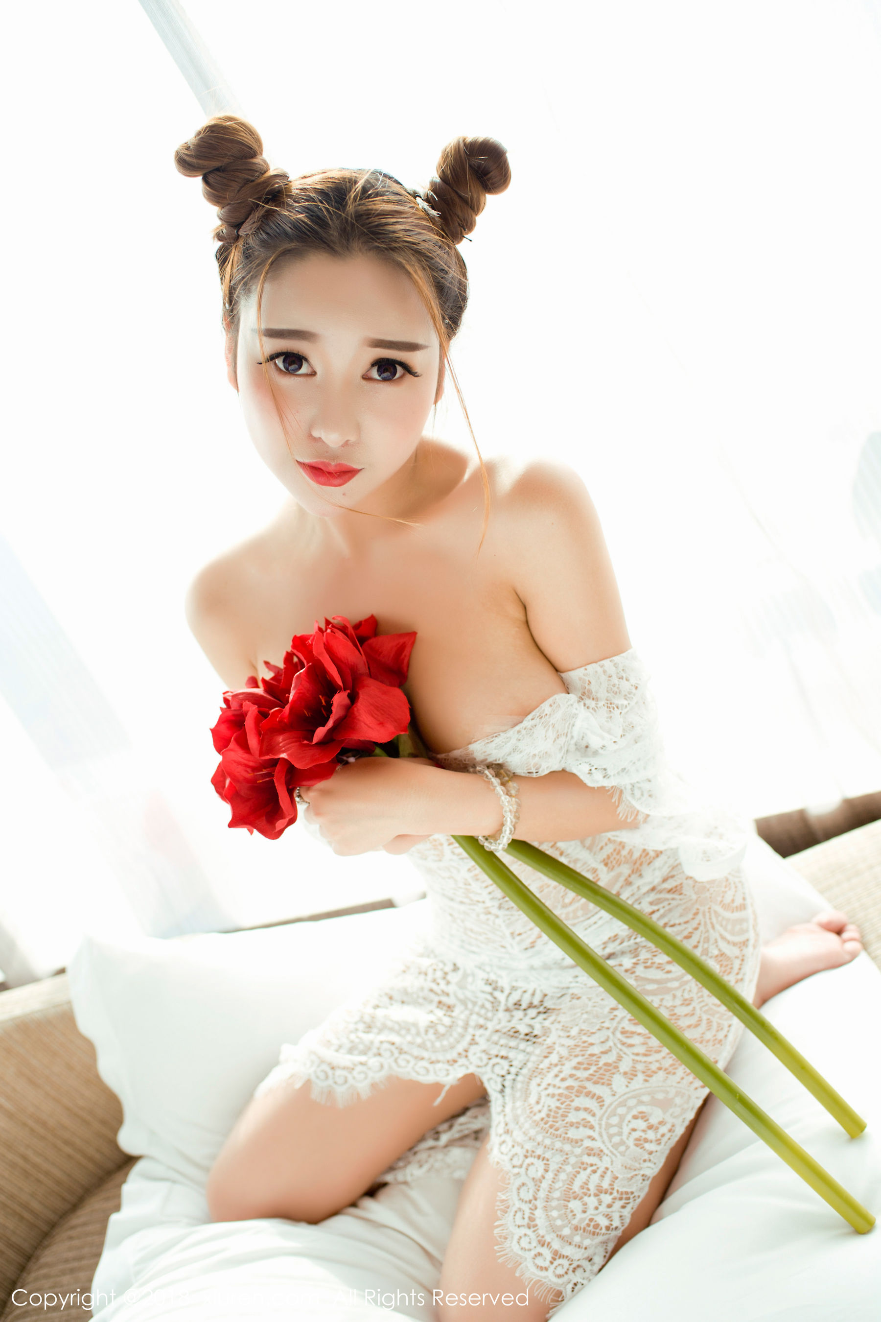 李梓熙《性感E罩杯巨乳美女》 秀人网XIUREN No.985第3张