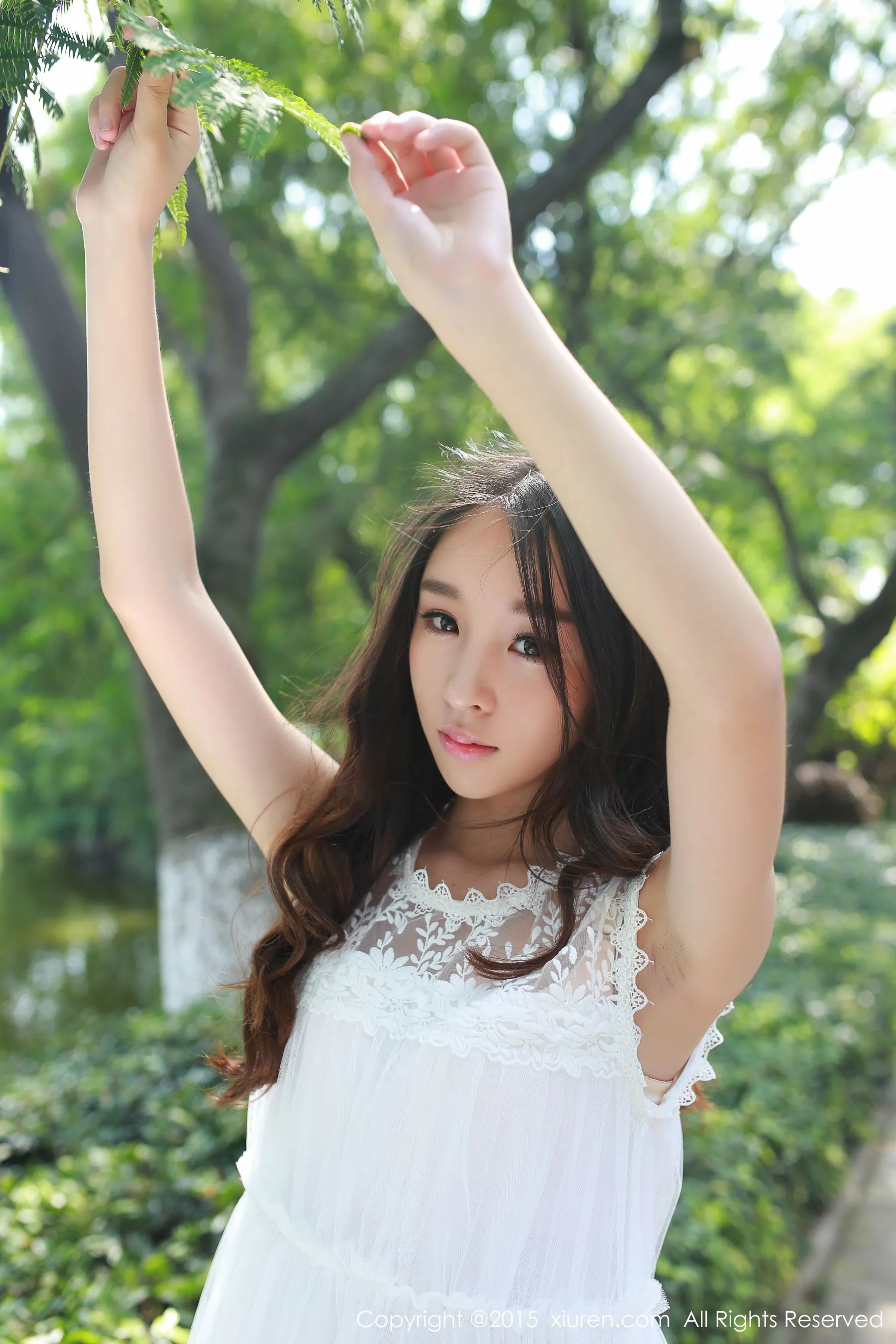  梓萱Crystal《小清新外拍~ 野外露出》 秀人网 No.371第6张