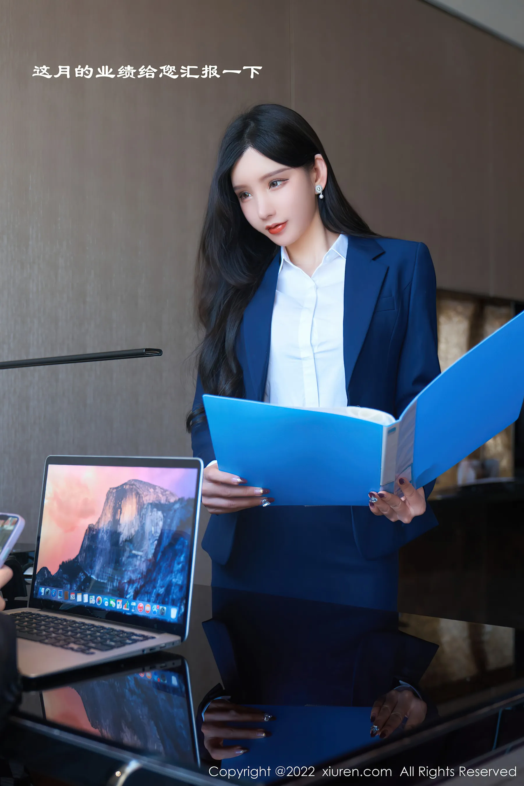  秀人网 No.4708 周于希Sally OL美女黑丝美腿写真第16张