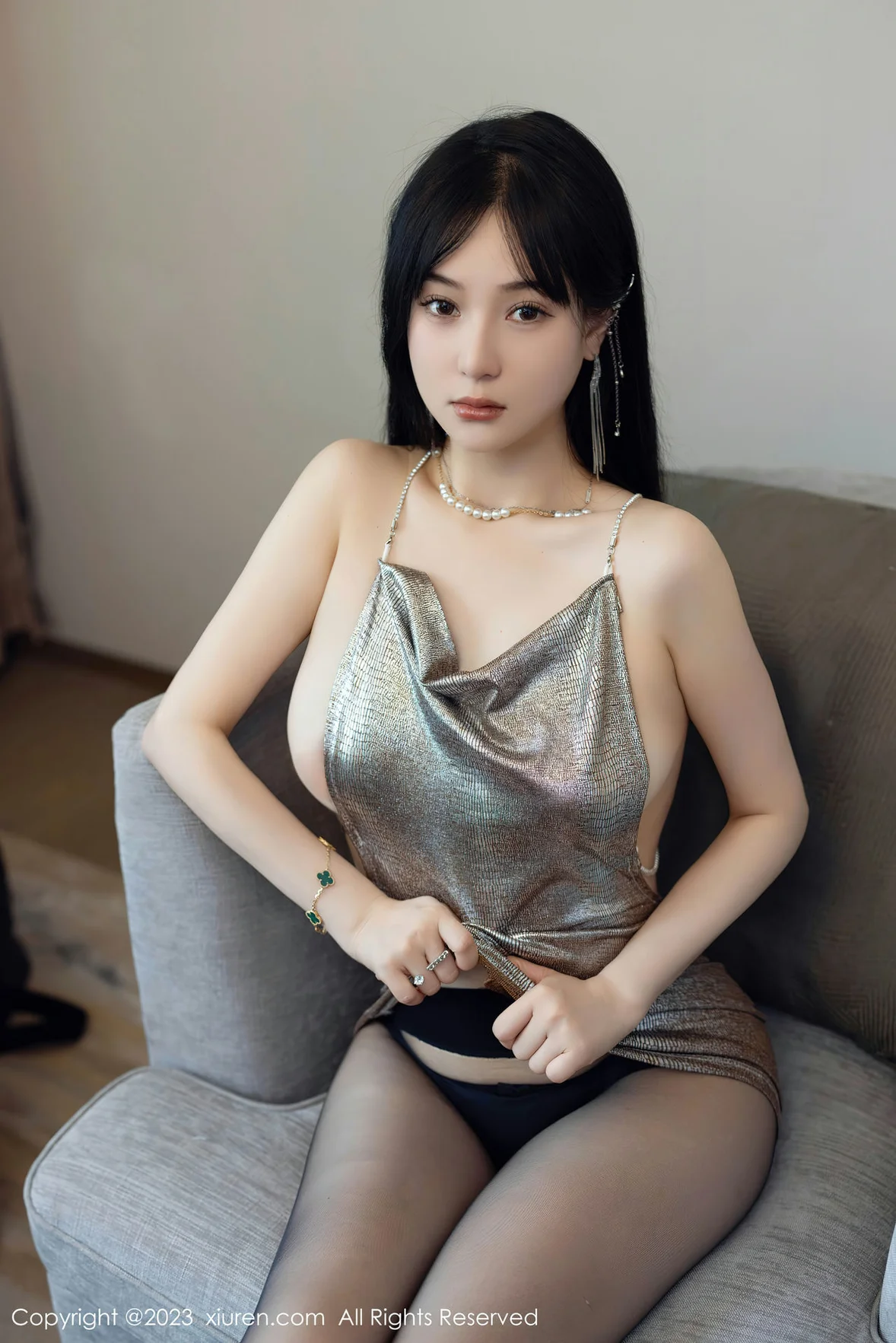  XiuRen 秀人 No.7211 柚琪Rich 闪亮褐色吊带性感写真 [71P]第9张