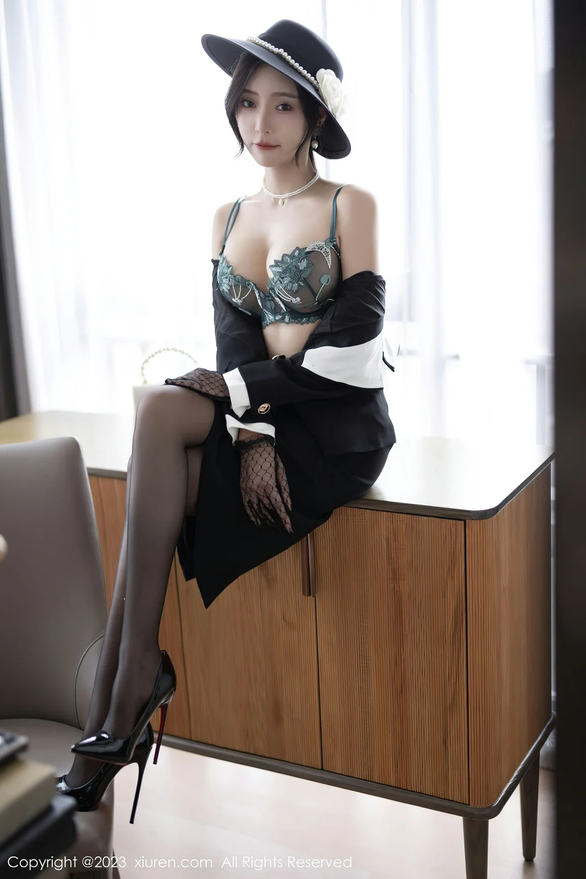  XiuRen 秀人 No.7048 王馨瑶yanni 气质高跟黑丝 [82P]第7张