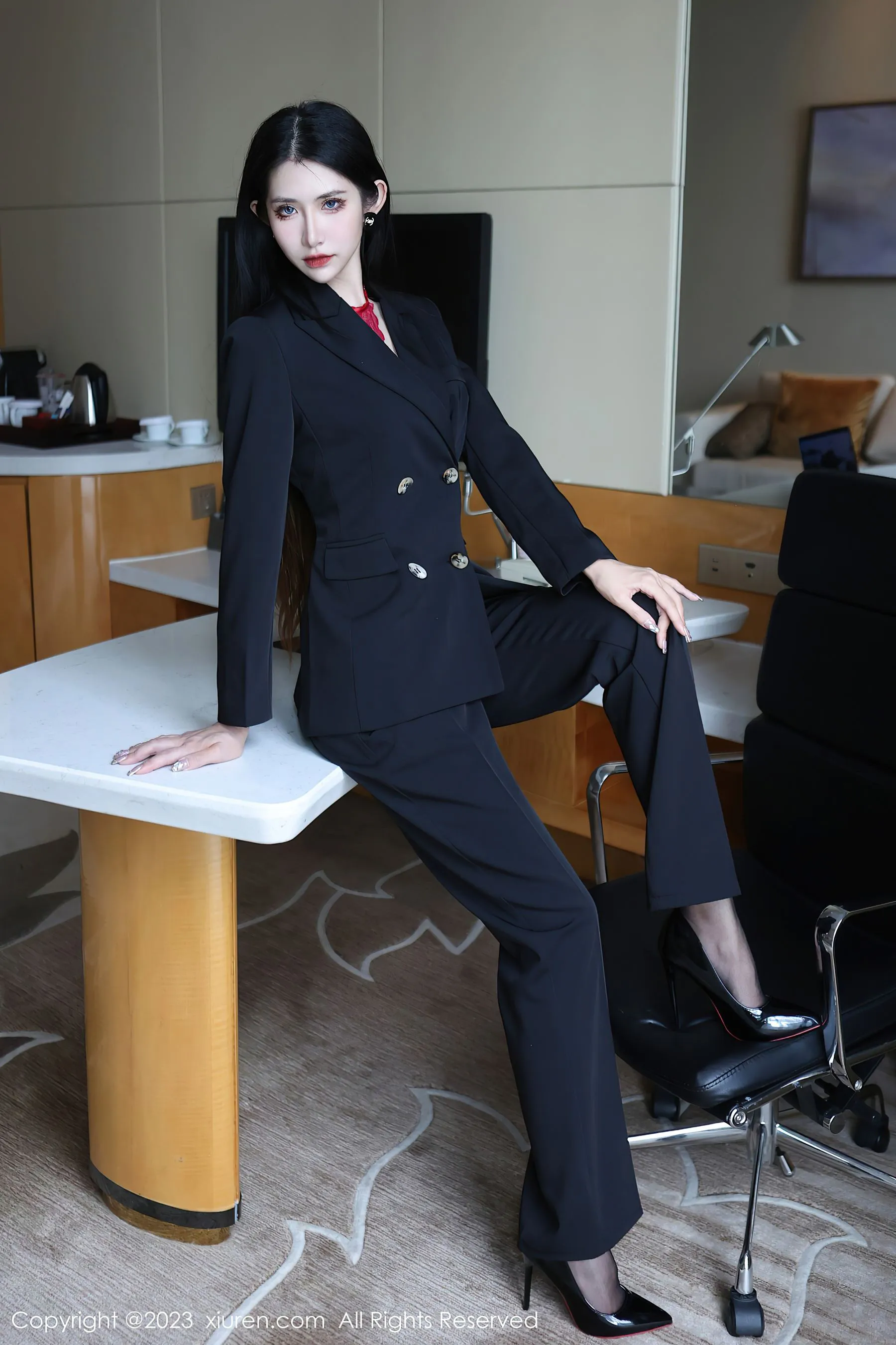  秀人网 No.6402 依娜Yina 美腿新人第28张