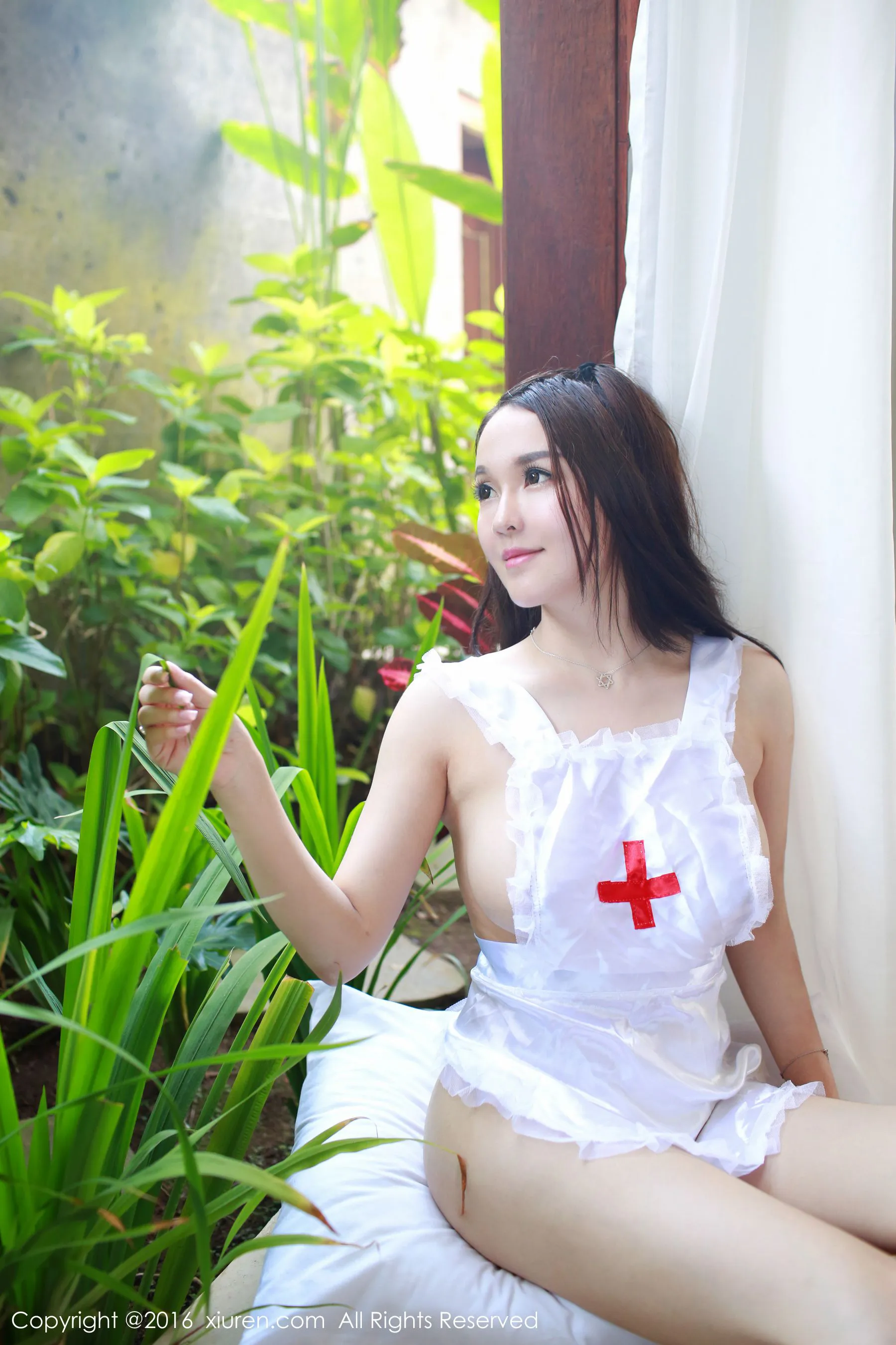 沈蜜桃off《小仙女系列+护士装+浴室性感系列》 秀人网 No.558第11张