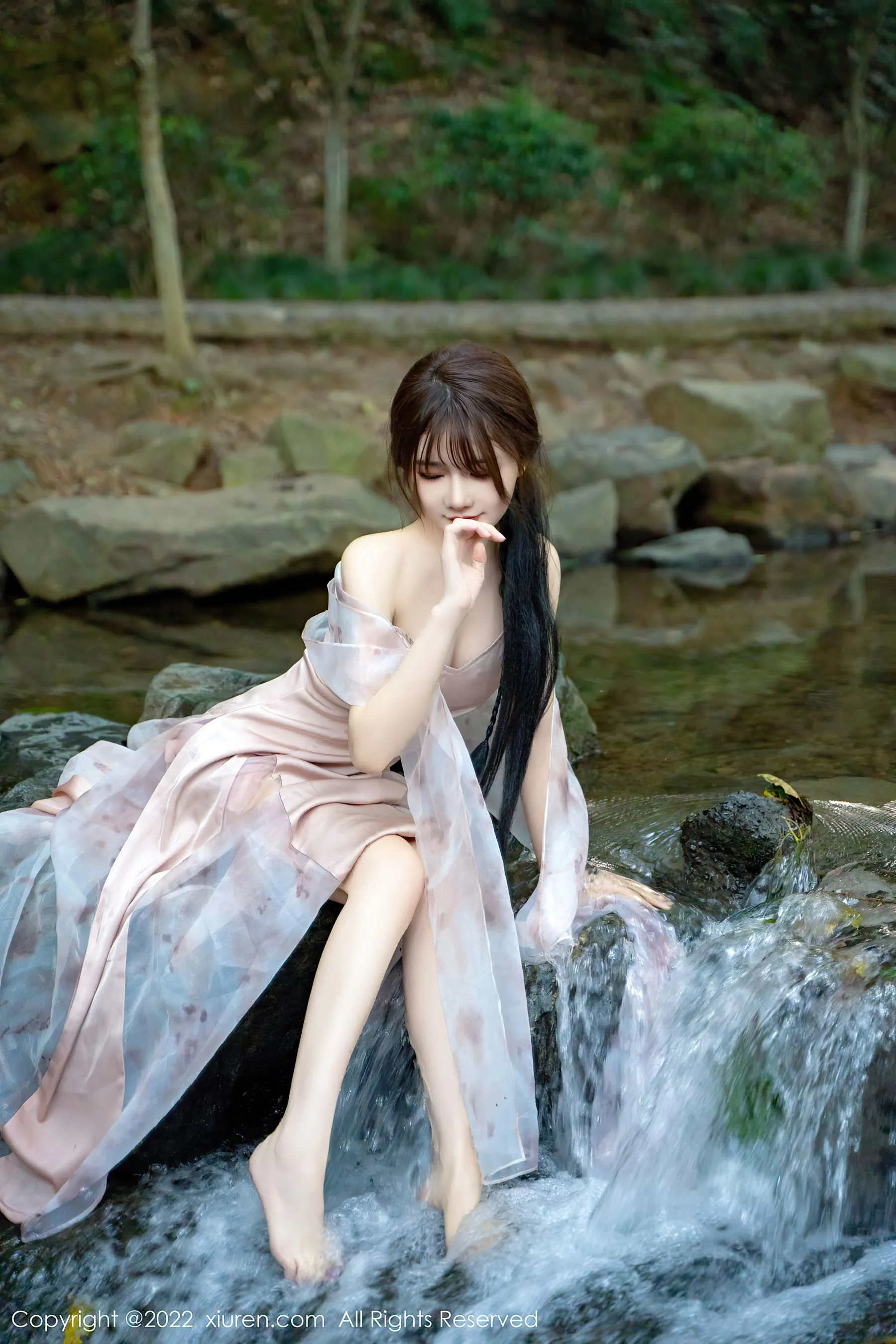  秀人网 No.5690 婠婠么 美腿长裙第26张