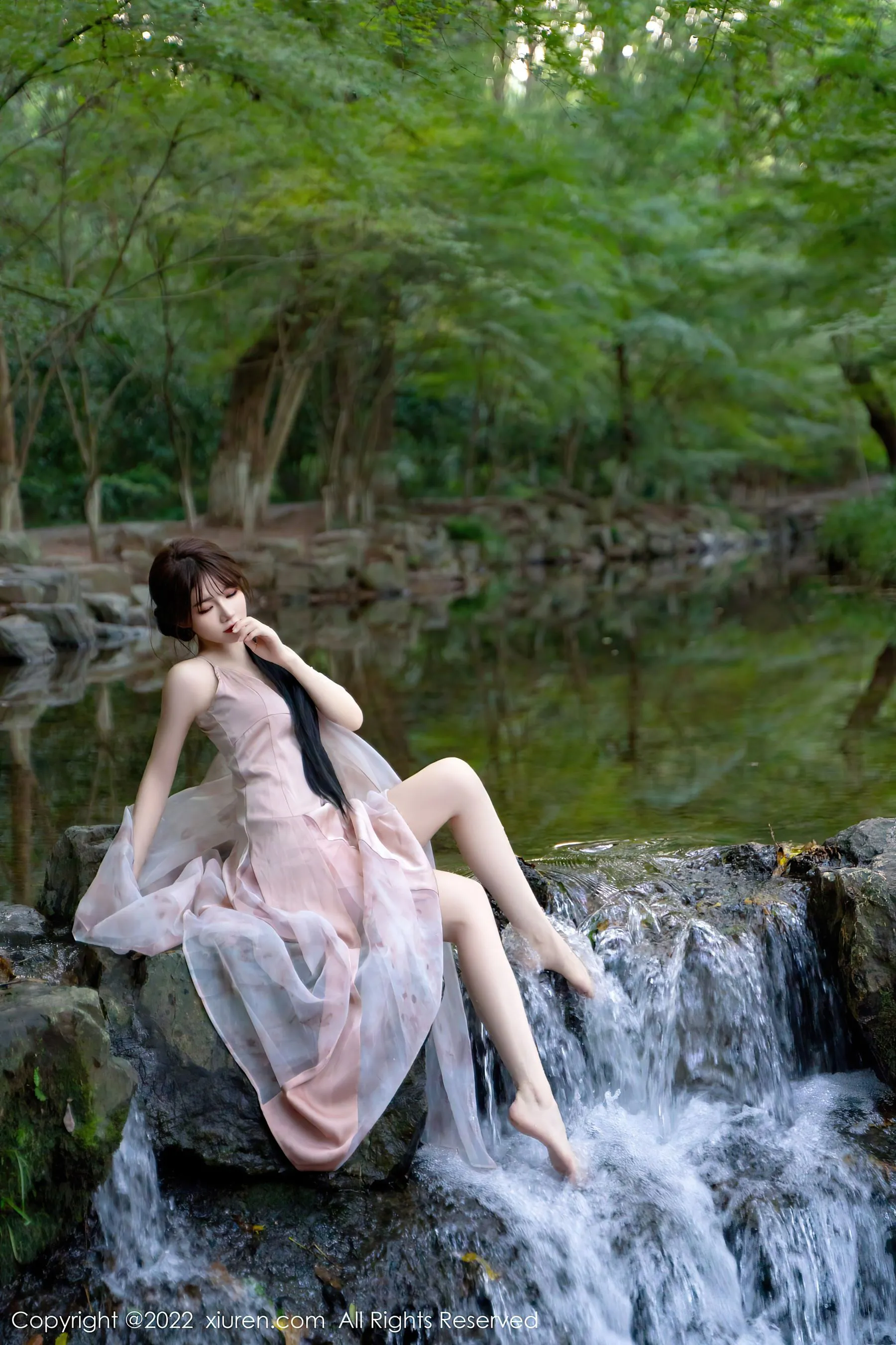  秀人网 No.5690 婠婠么 美腿长裙第25张