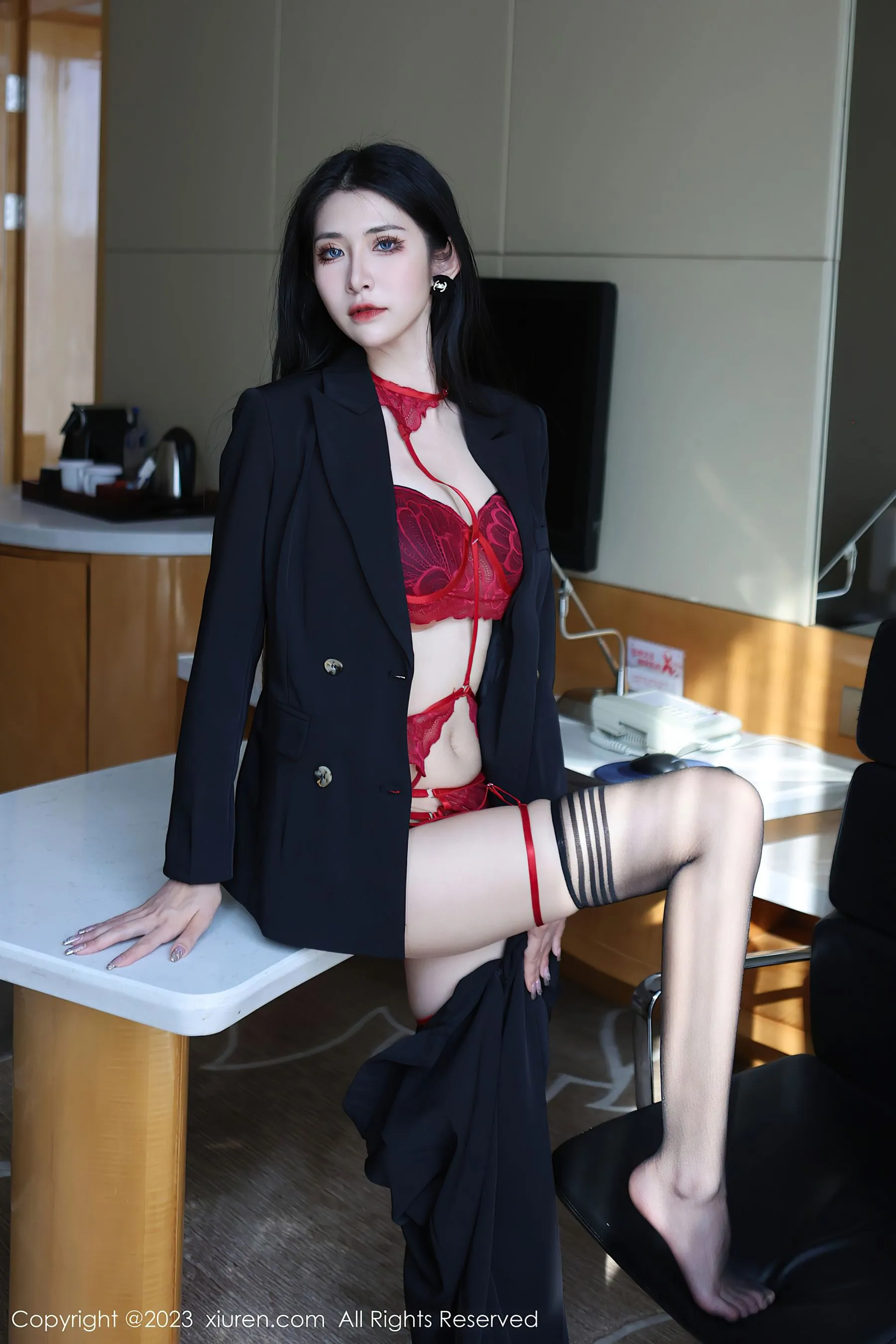  秀人网 No.6402 依娜Yina 美腿新人第2张