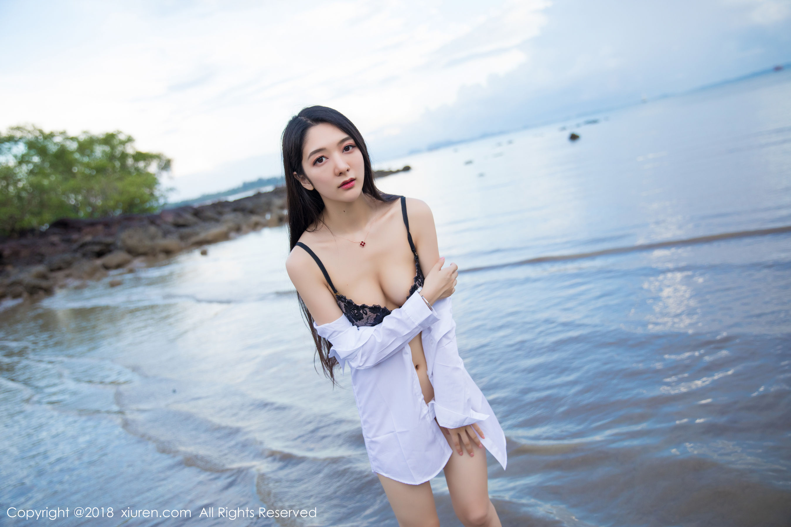 小热巴《白衬衫加蕾丝内衣系列》 XiuRen 秀人网 No.962第9张
