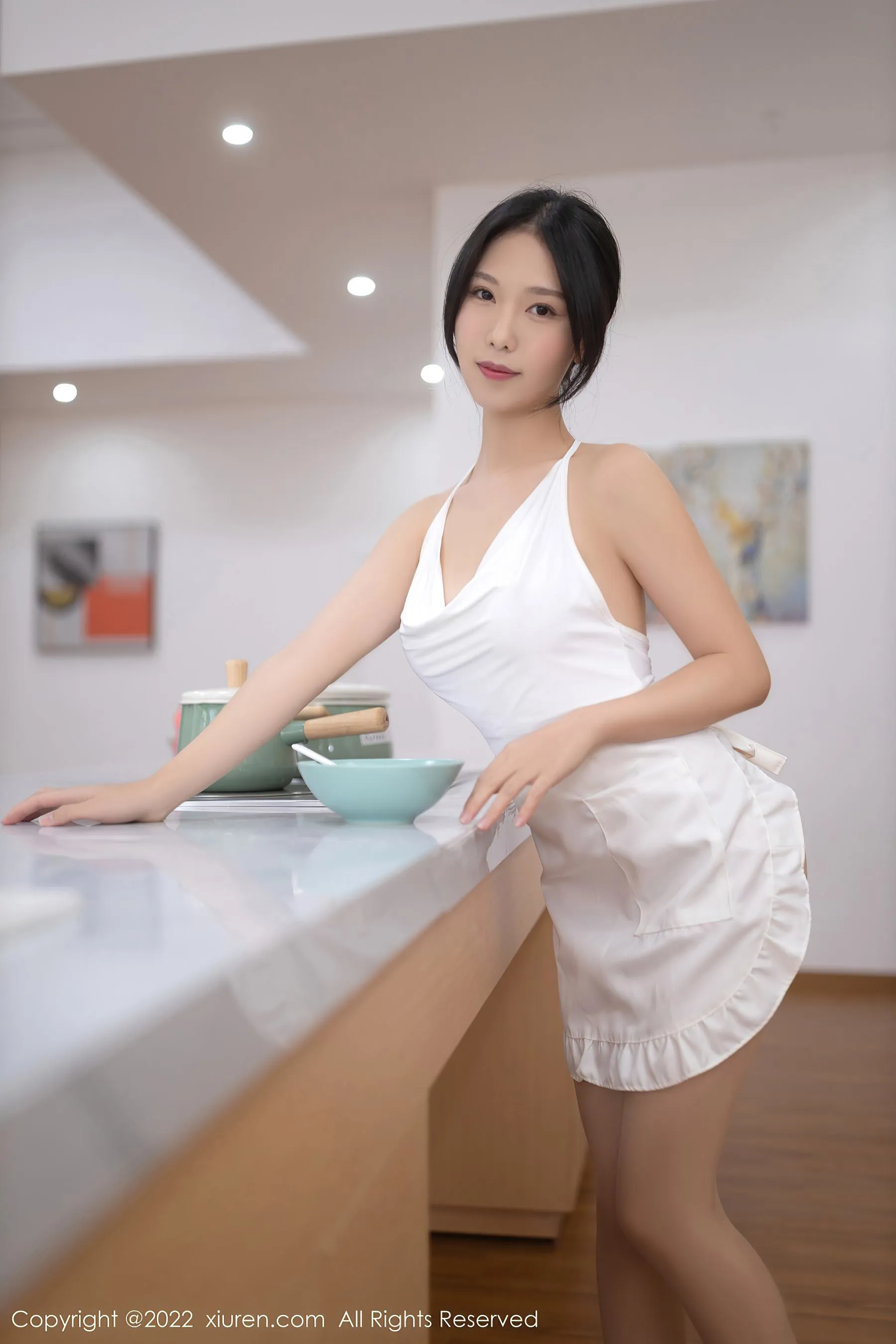  秀人网 No.4861 利世 厨娘美腿写真第1张