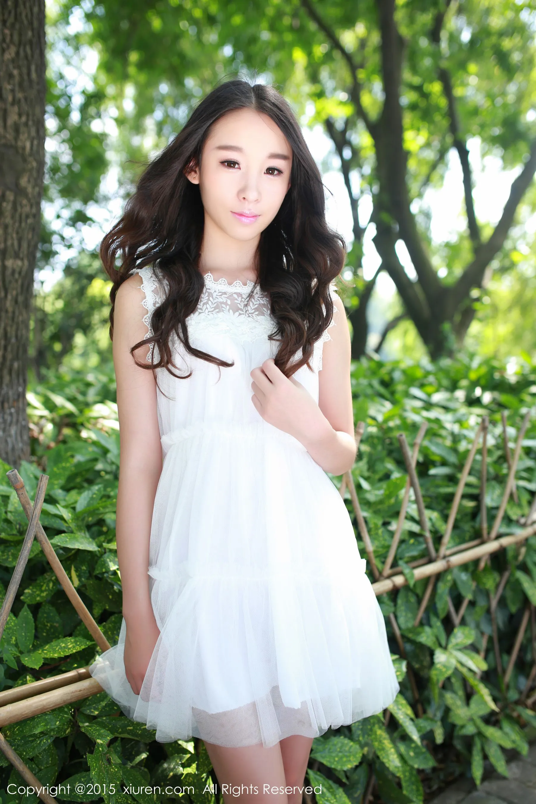  梓萱Crystal《小清新外拍~ 野外露出》 秀人网 No.371第1张