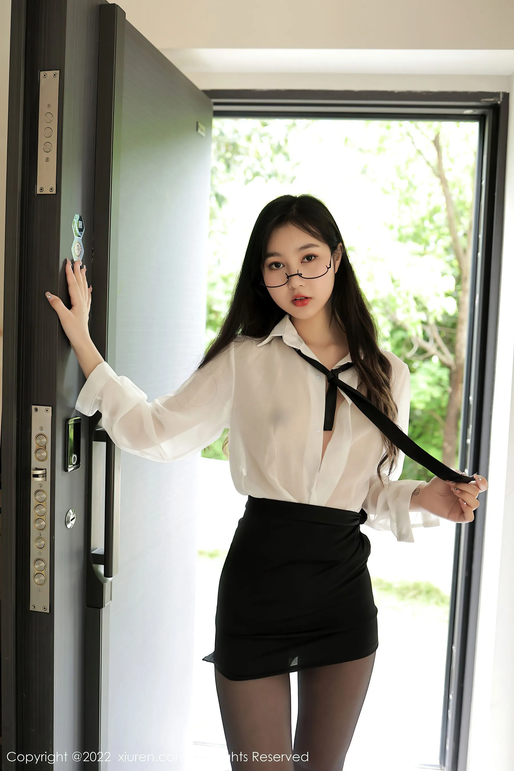  秀人网 No.5117 谢晚晚 黑丝美腿第20张