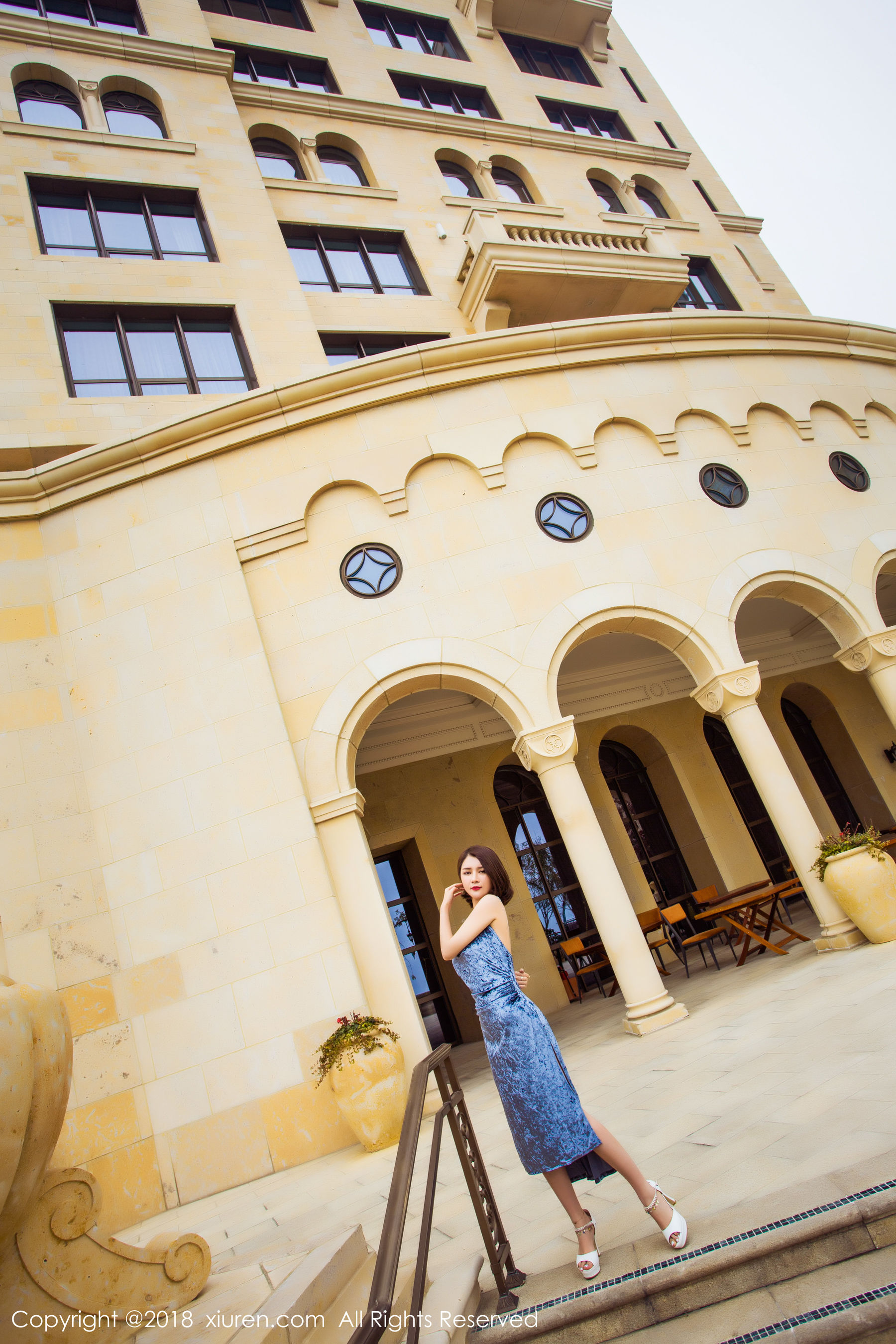 女神@廿十《长裙街拍+内衣+浴袍》 秀人 No.935第9张