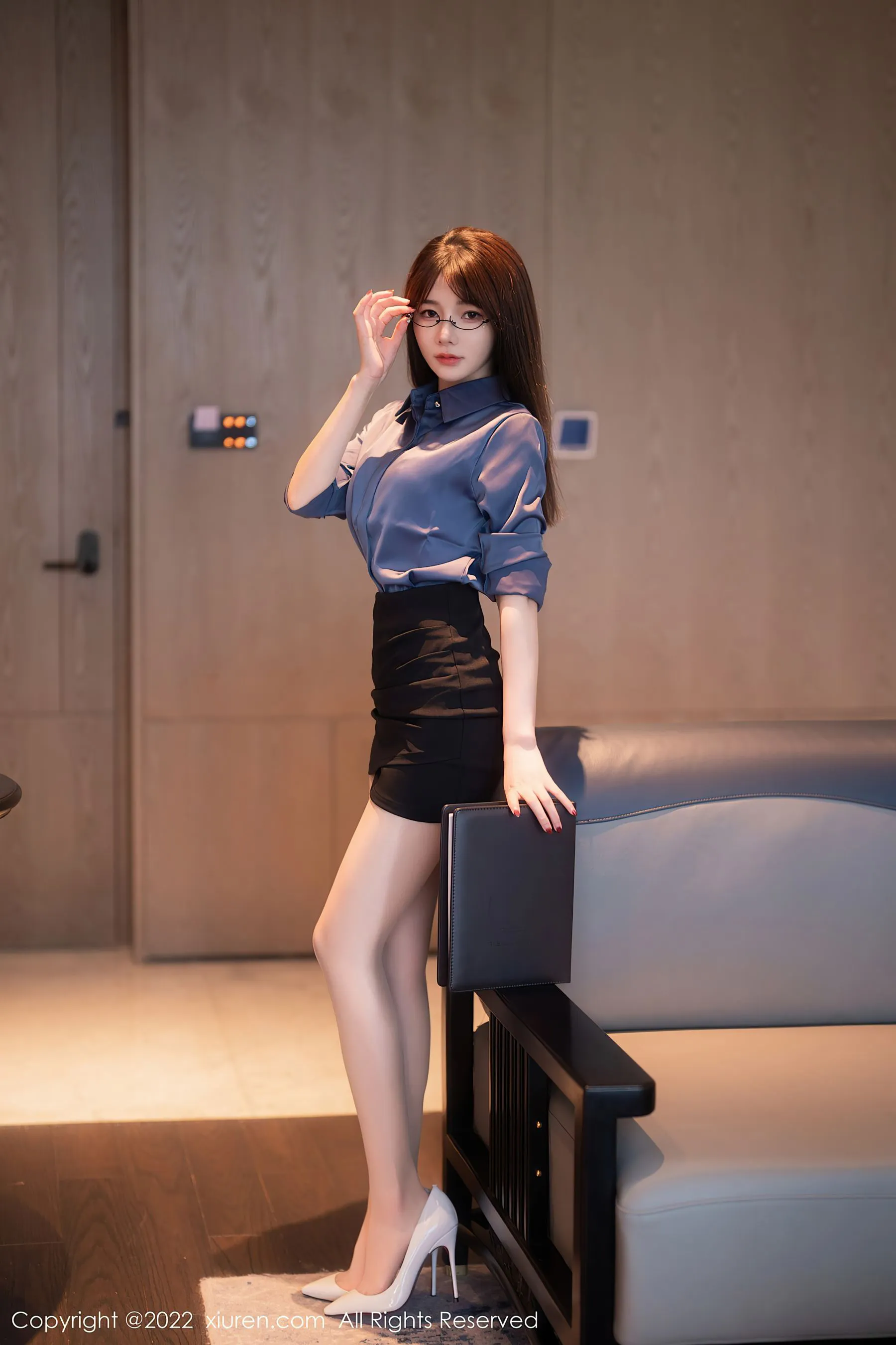  秀人网 No.5419 婠婠么 丝袜眼镜娘第15张