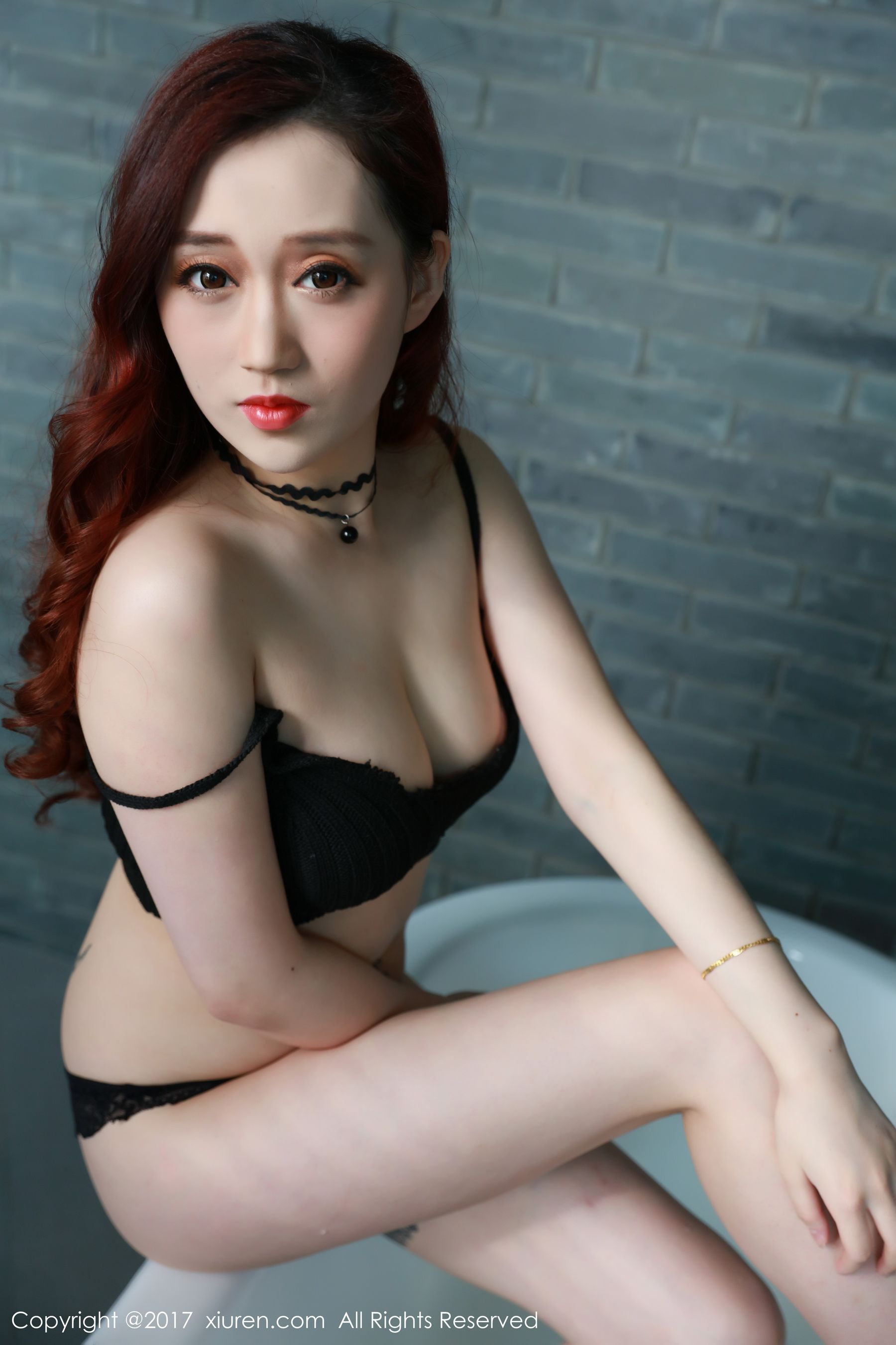 叶梦轩《性感蕾丝、野性豹纹》 秀人网XIUREN No.681第7张