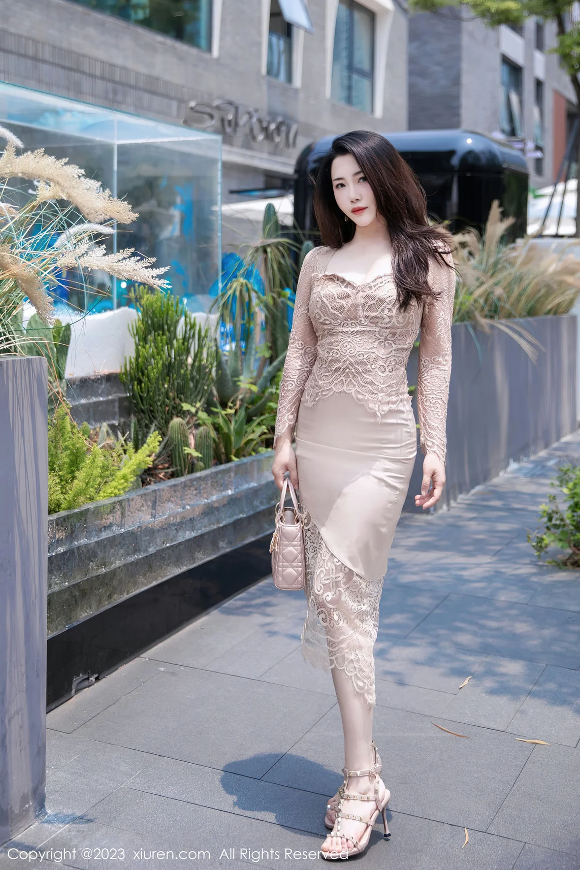  XiuRen 秀人 No.7216 严利娅Yuliya 杏色连衣长裙性感写真 [90P]第4张