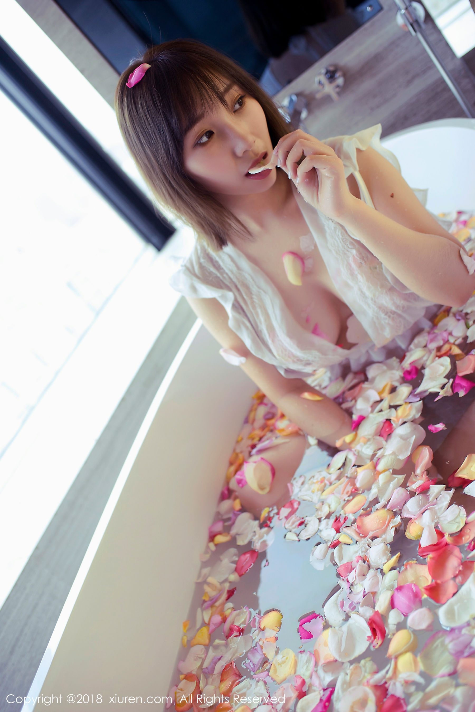 枝恩《短发百变大美女》 秀人网XIUREN No.981第2张