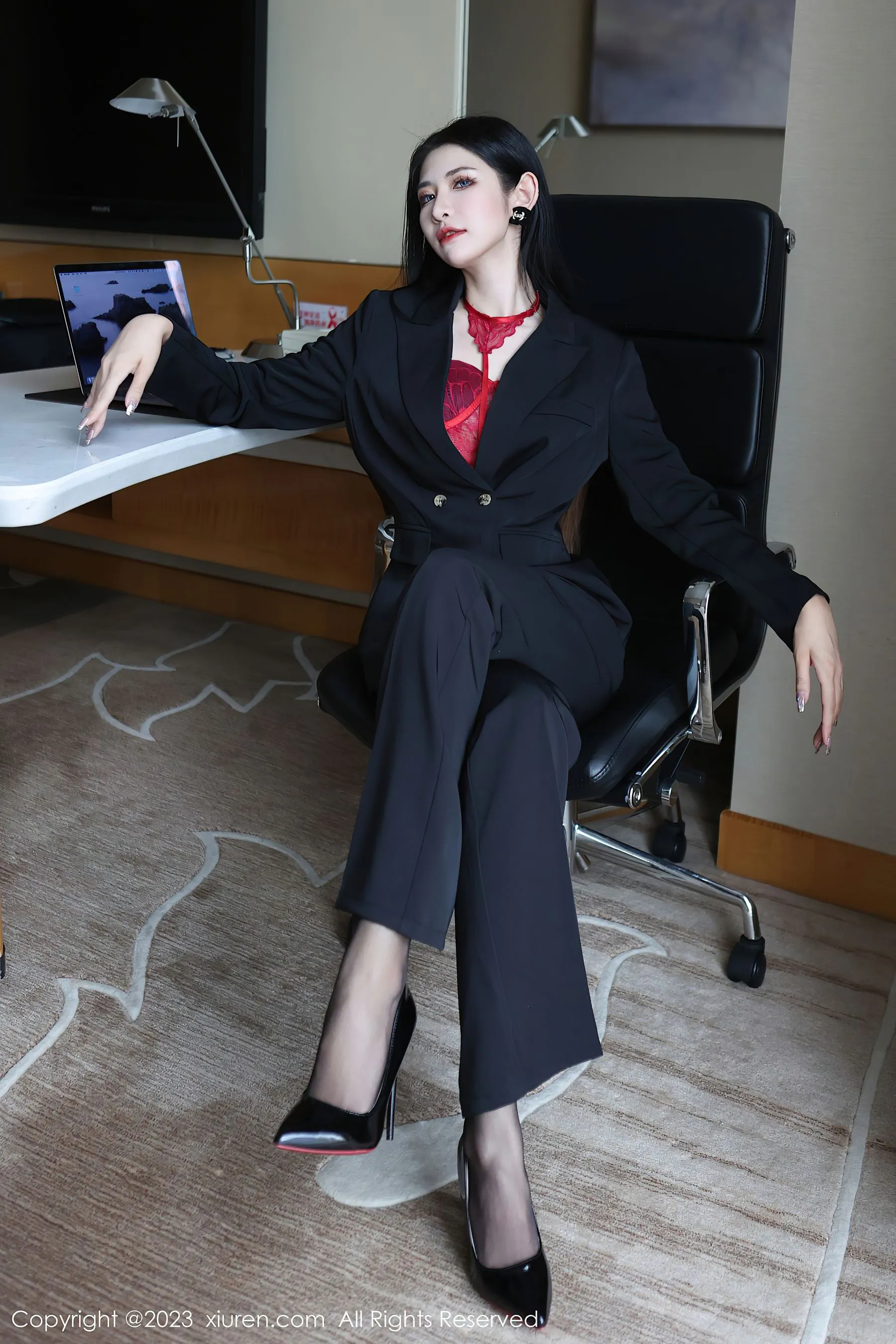  秀人网 No.6402 依娜Yina 美腿新人第25张