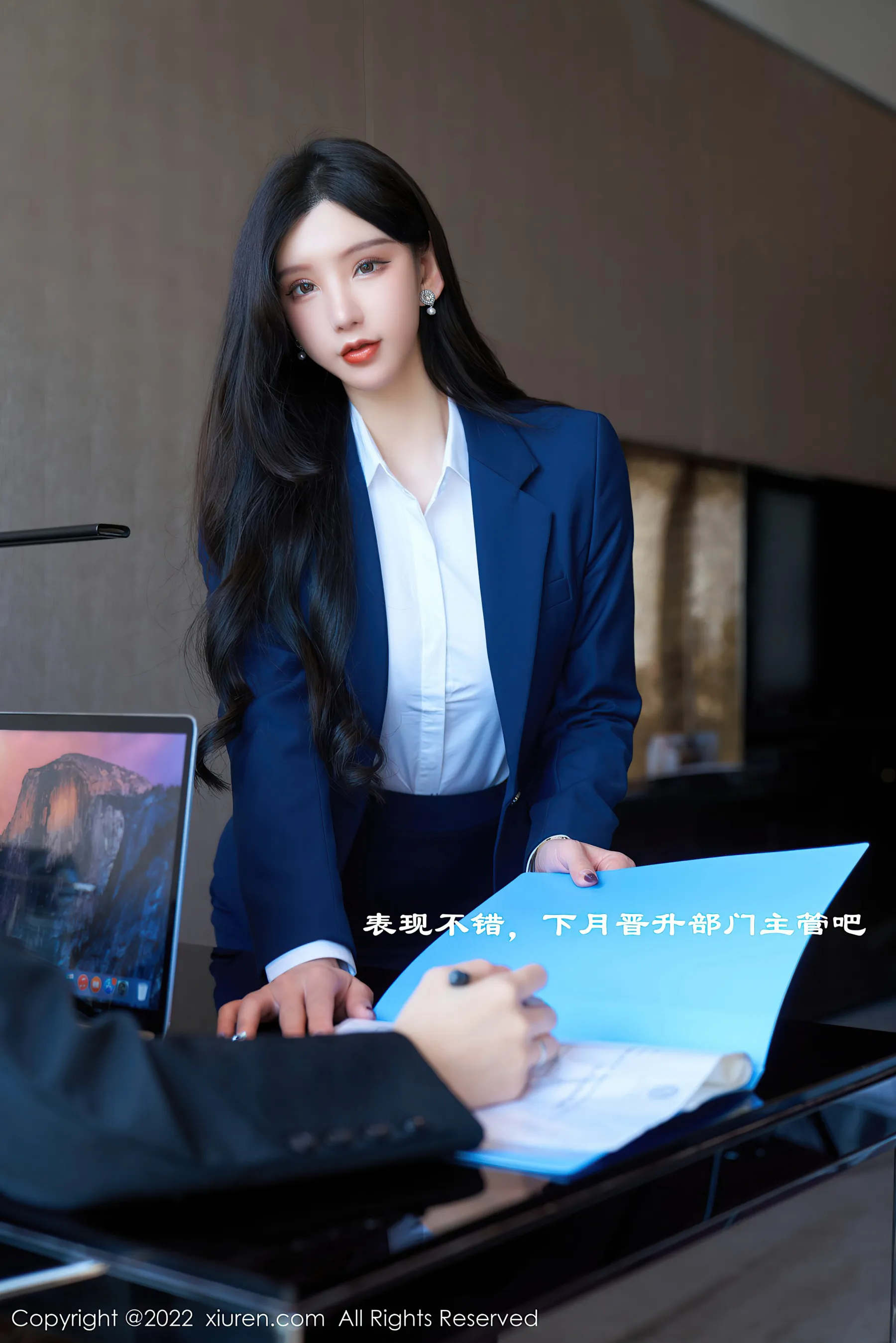  秀人网 No.4708 周于希Sally OL美女黑丝美腿写真第25张