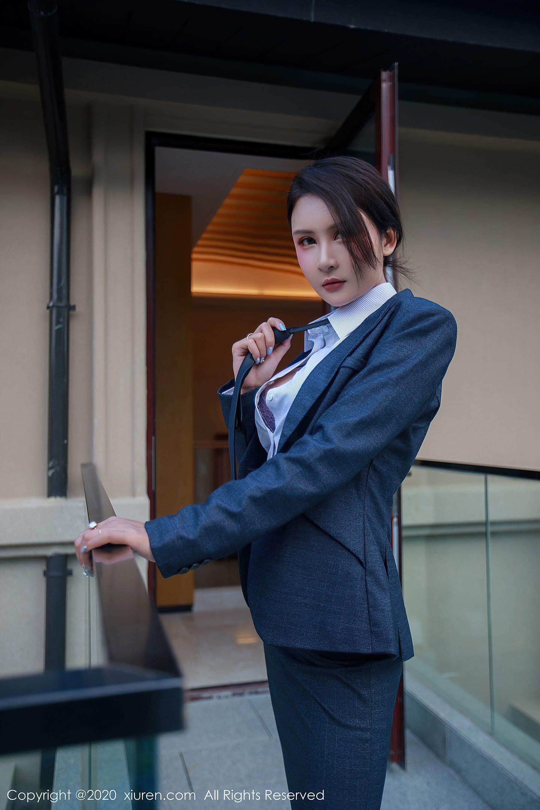  秀人XIUREN No.2309 Emily顾奈奈第3张