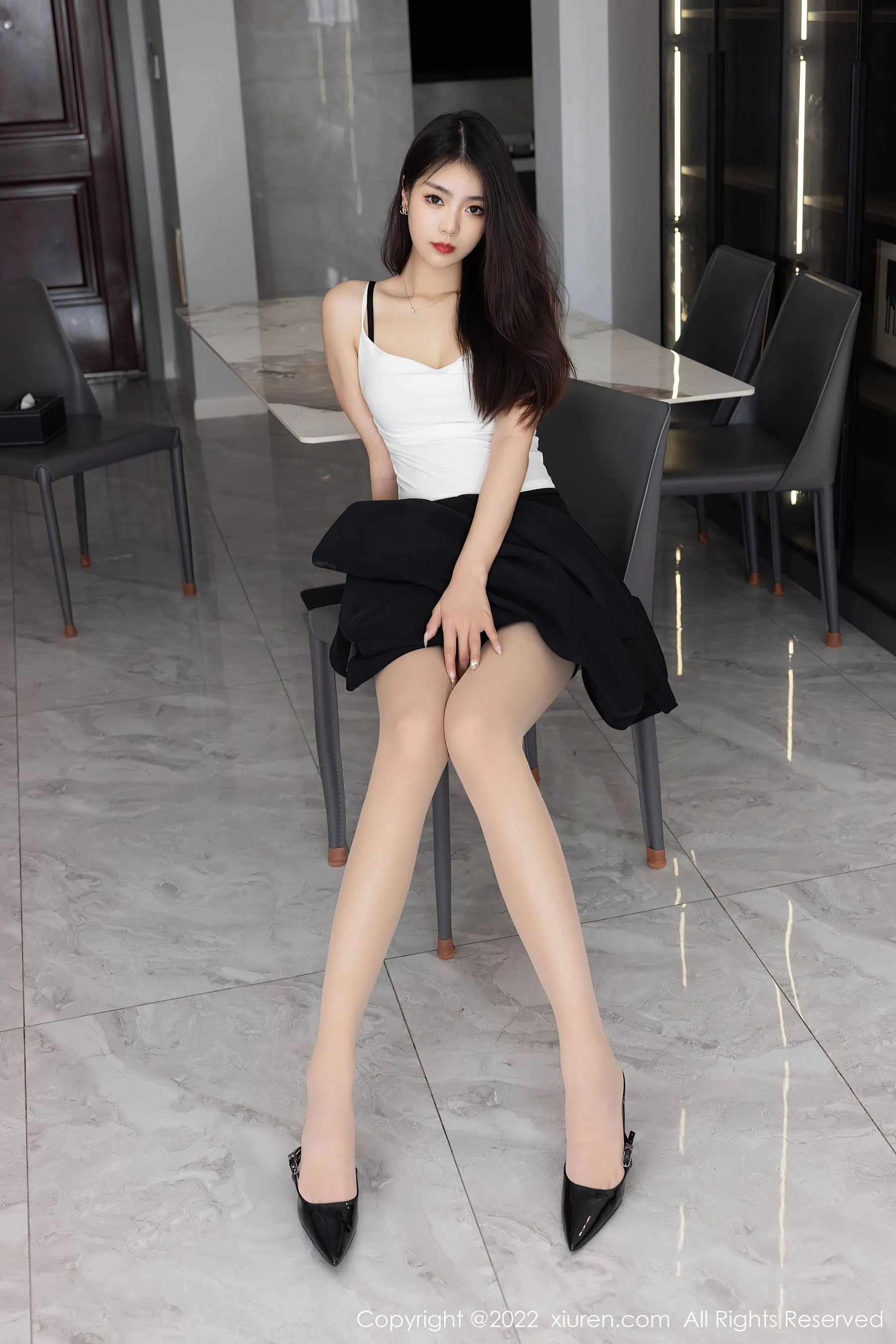  秀人网 No.5530 可樂Vicky 短裙美腿第12张