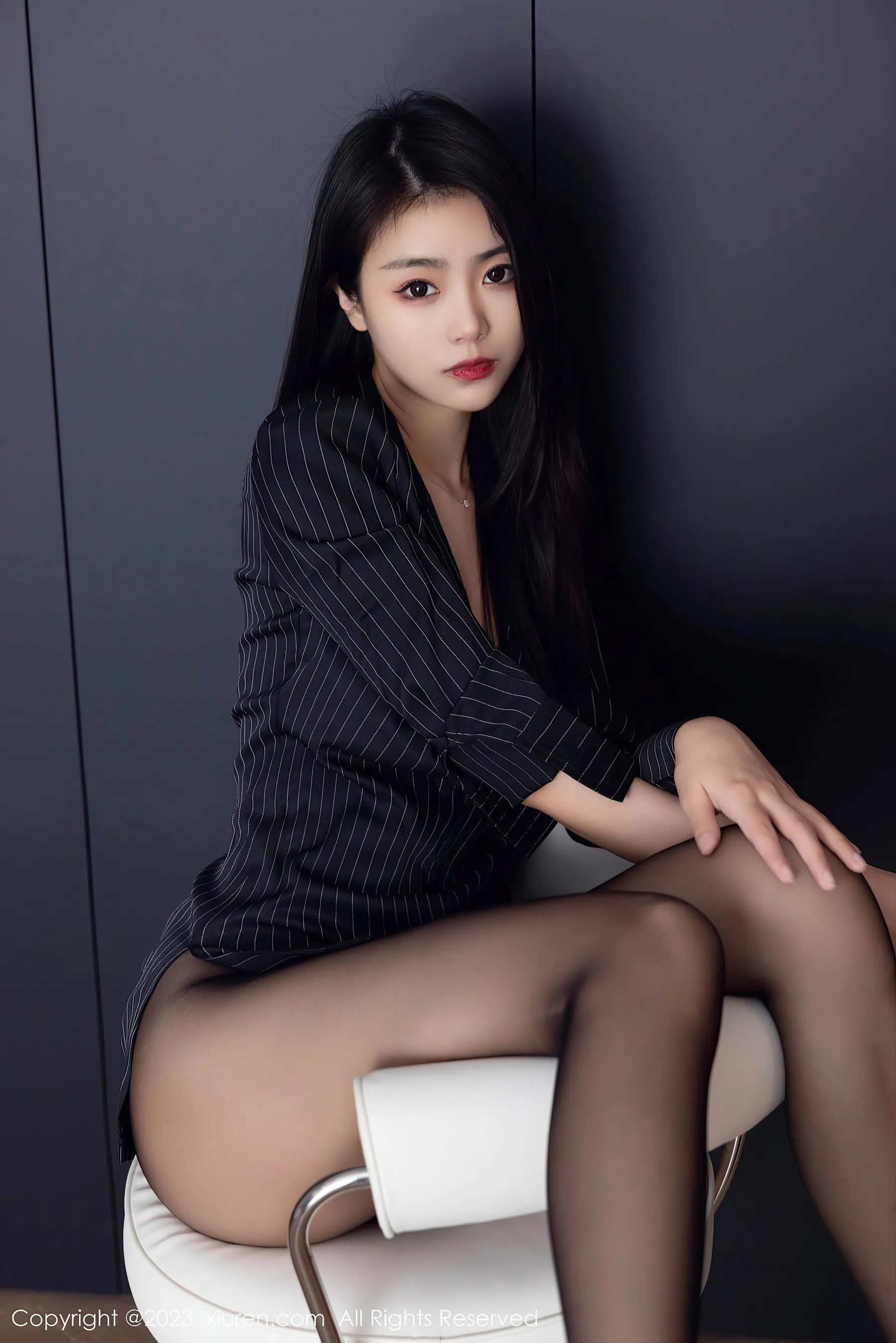 秀人网 No.6677 可樂Vicky 黑丝美腿第24张