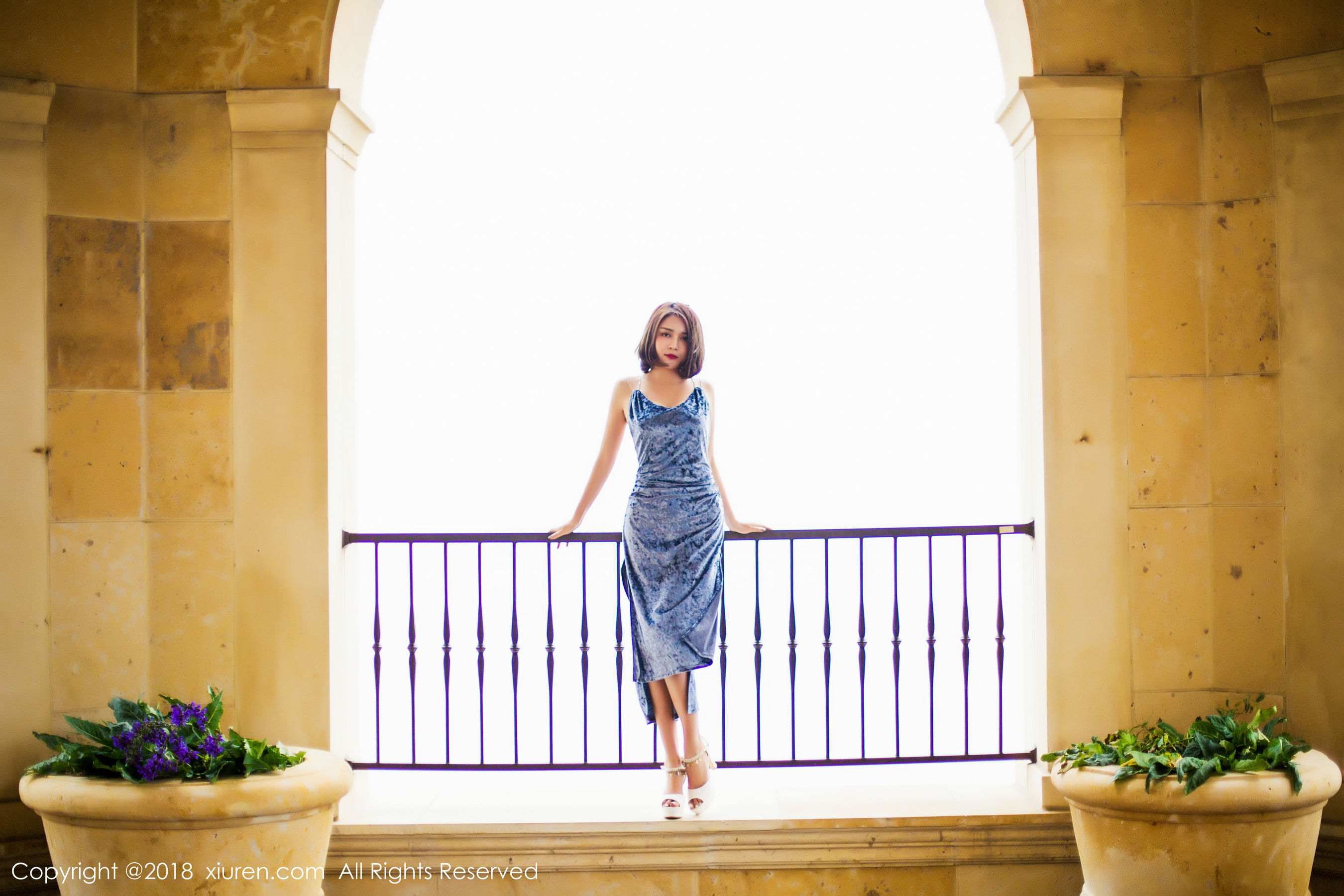 女神@廿十《长裙街拍+内衣+浴袍》 秀人 No.935第6张