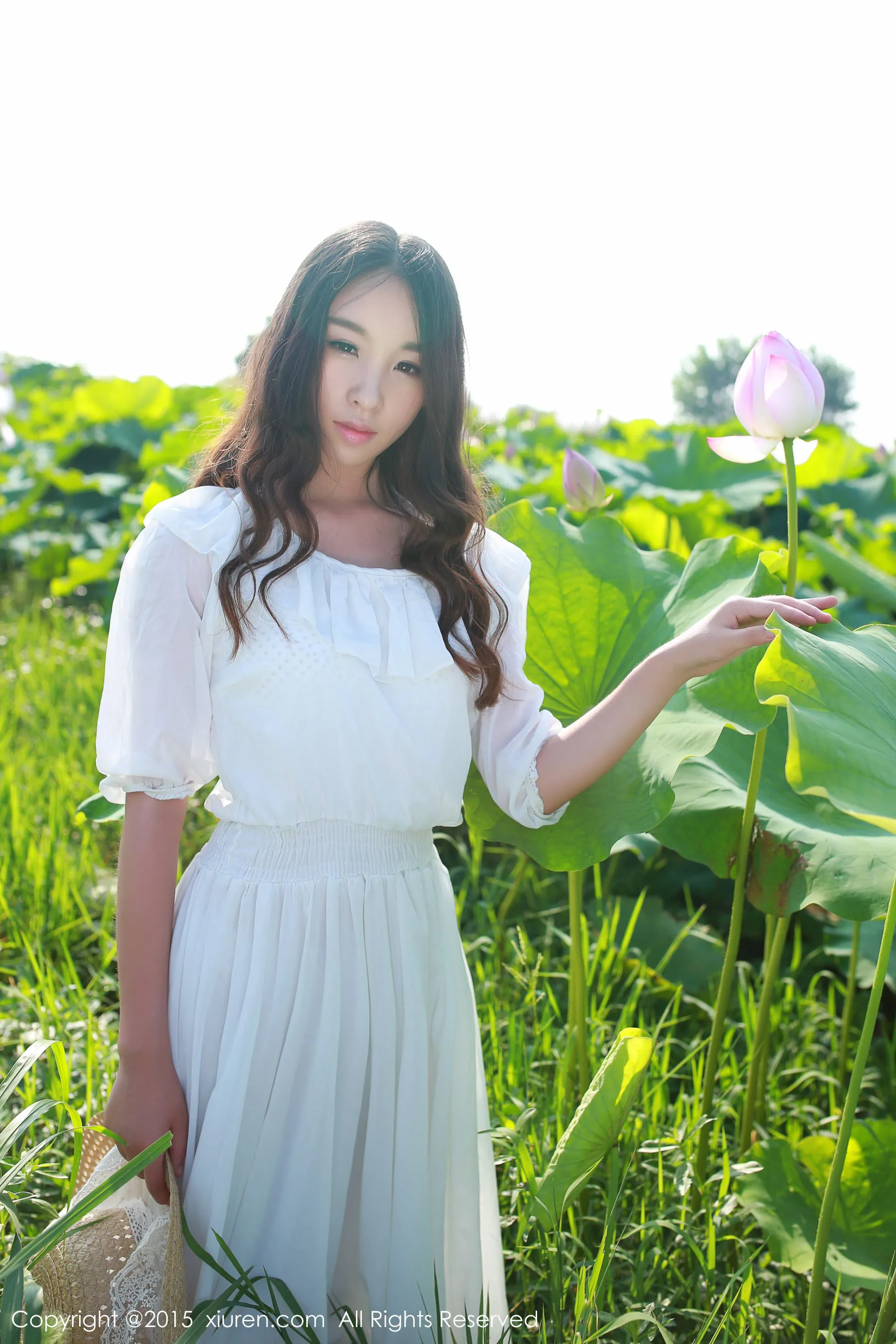  梓萱Crystal《小清新外拍~ 野外露出》 秀人网 No.371第7张