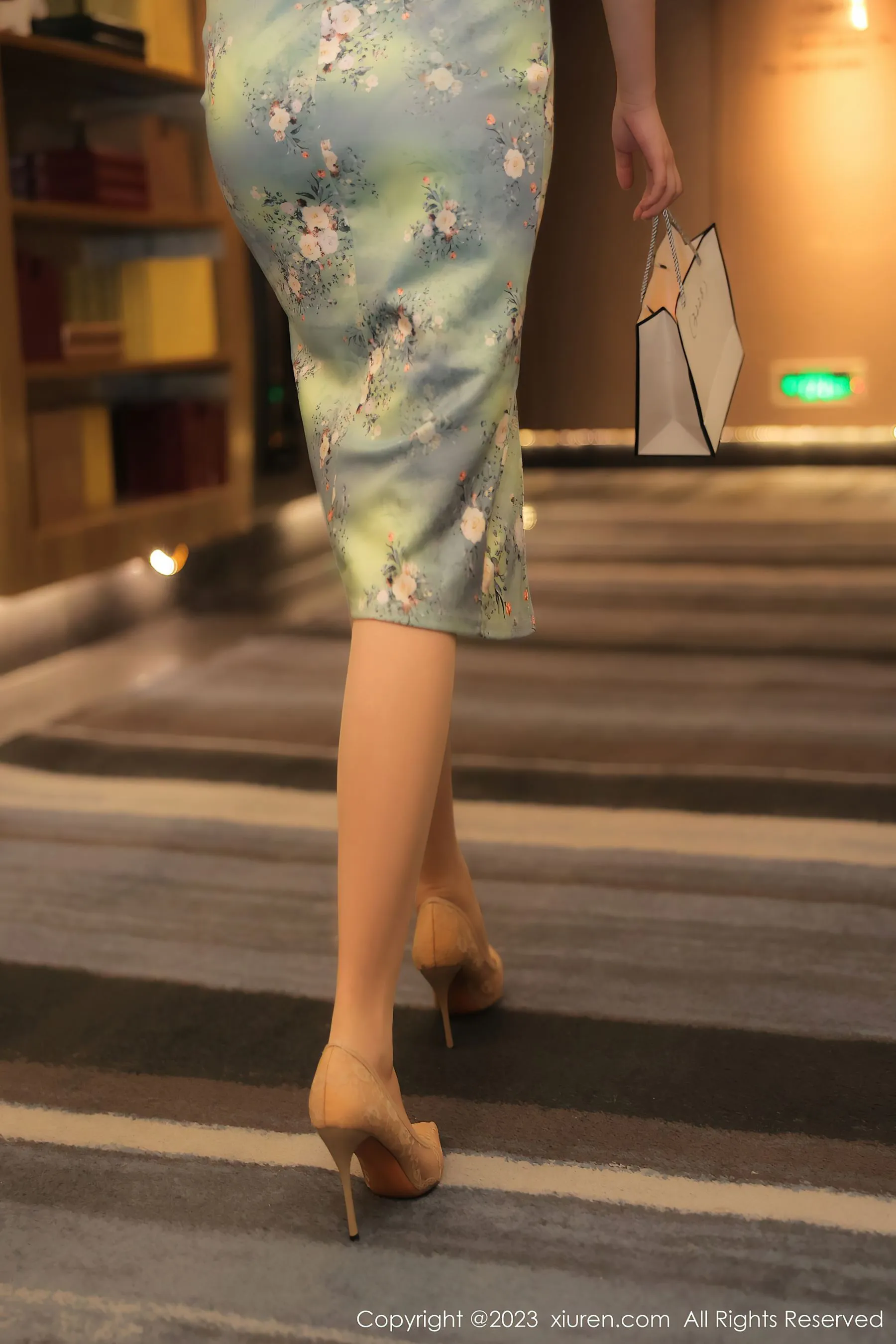  秀人网 No.6464 Arude薇薇 旗袍美腿第3张