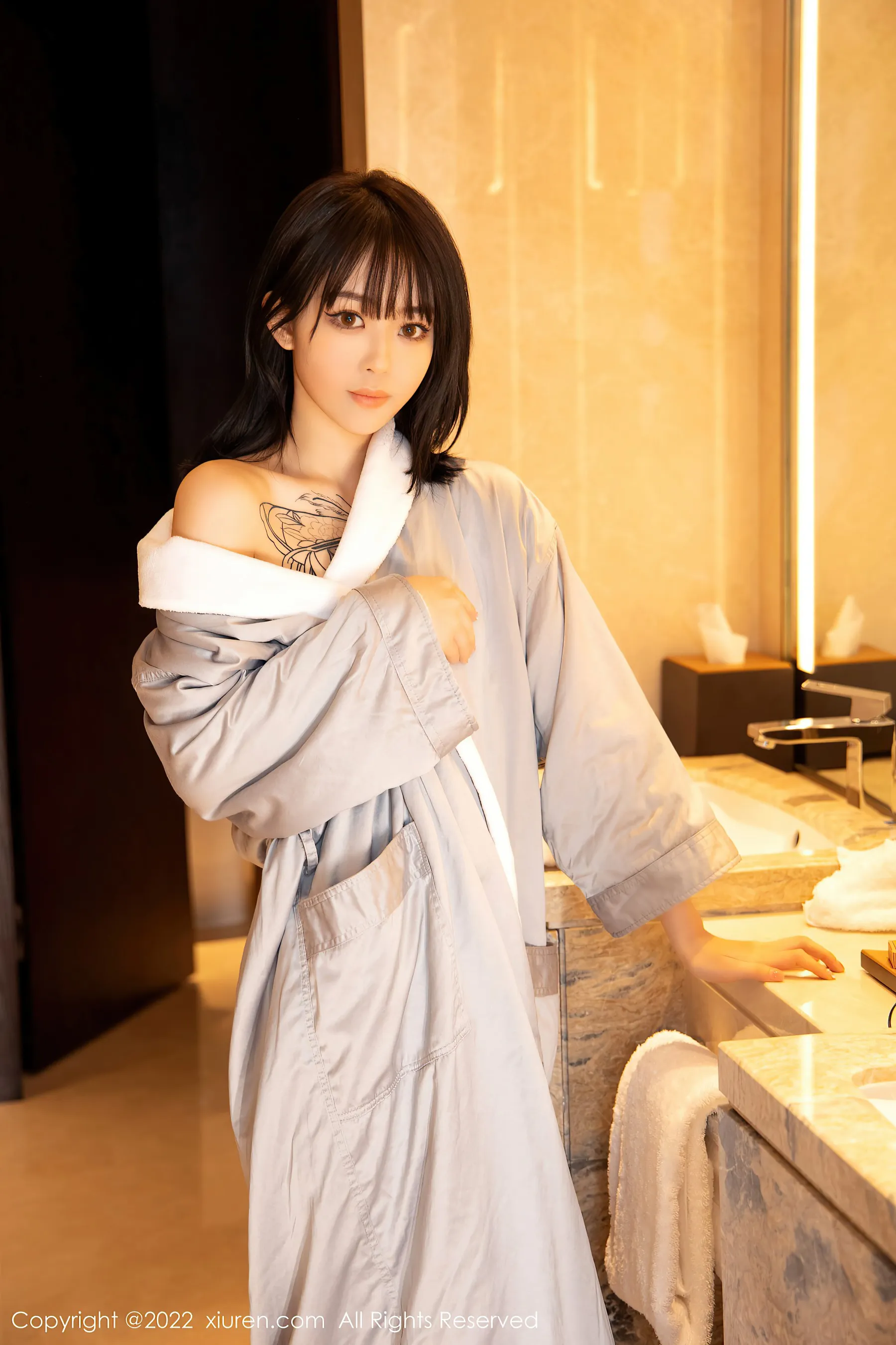  秀人网 No.4664 奶瓶. 美腿清纯大学生写真第1张